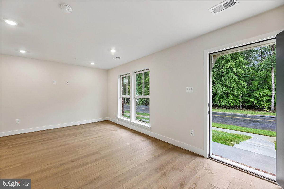 16608 BREEZEWAY ALLEY