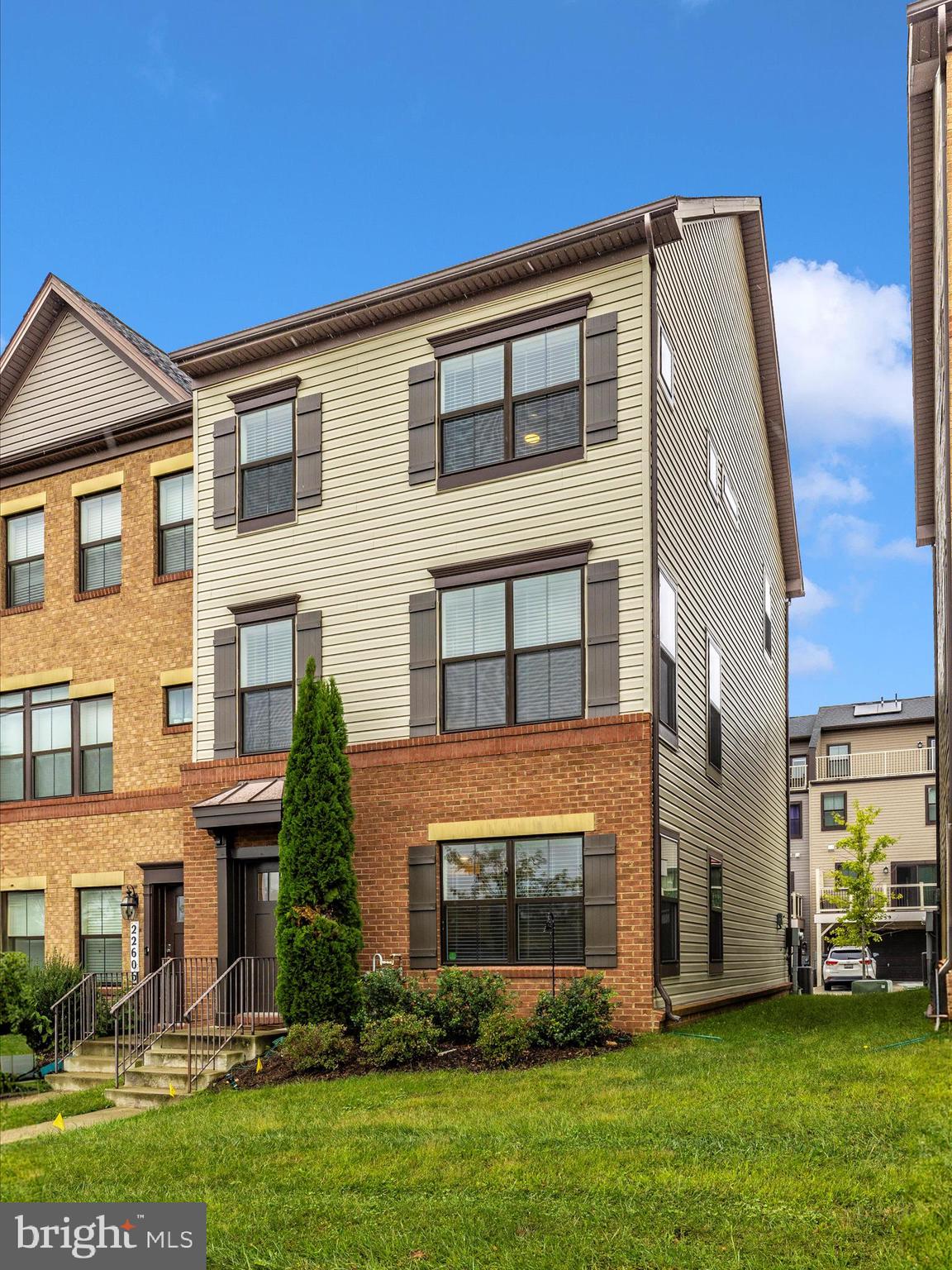 CLARKSBURG SQUARE - Residential