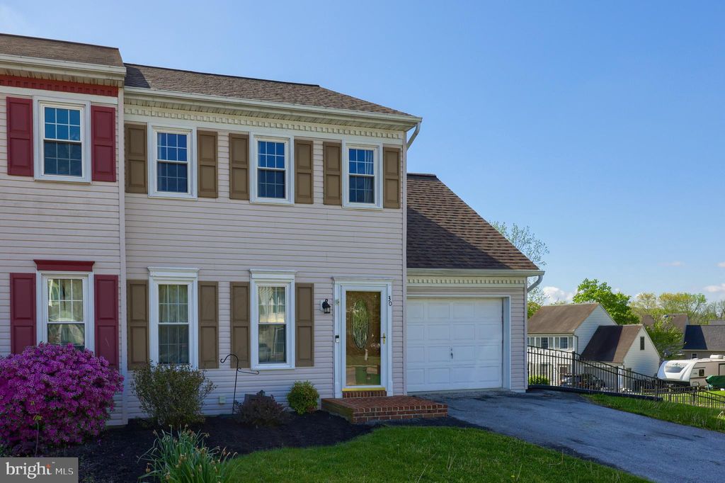 Photo of 30 Kenbridge Lane, Elizabethtown, PA 17022 (MLS # PALA2050098)