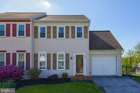 Photo of 30 Kenbridge Lane, Elizabethtown, PA 17022 (MLS # PALA2050098)