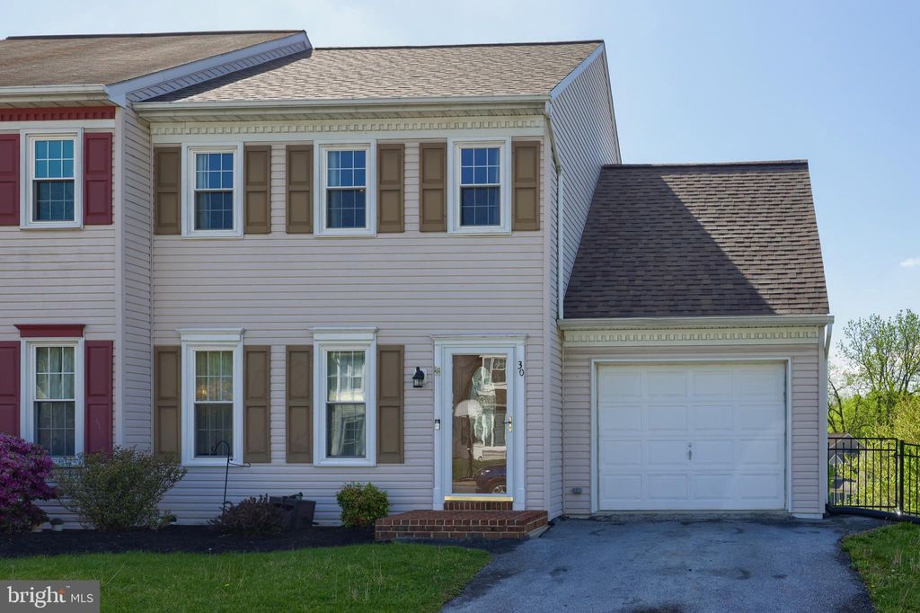 Photo of 30 Kenbridge Lane, Elizabethtown, PA 17022 (MLS # PALA2050098)