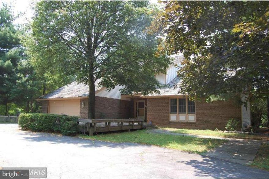 Beautiful 3 level colonial w/ main level MBR suite w/den & Jacuzzi with skylight! Finished basement w/ full bath. Large corner lot w/ fenced backyard. Great location with access to public transportation . Close to schools, RIO, grocery. Shed not included.