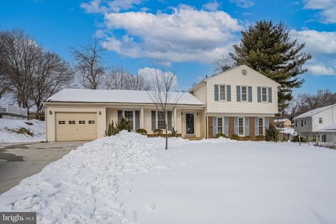 Photo of 3205 Llewellyn Field Rd, OLNEY, MD 20832 (MLS # MDMC2212692)