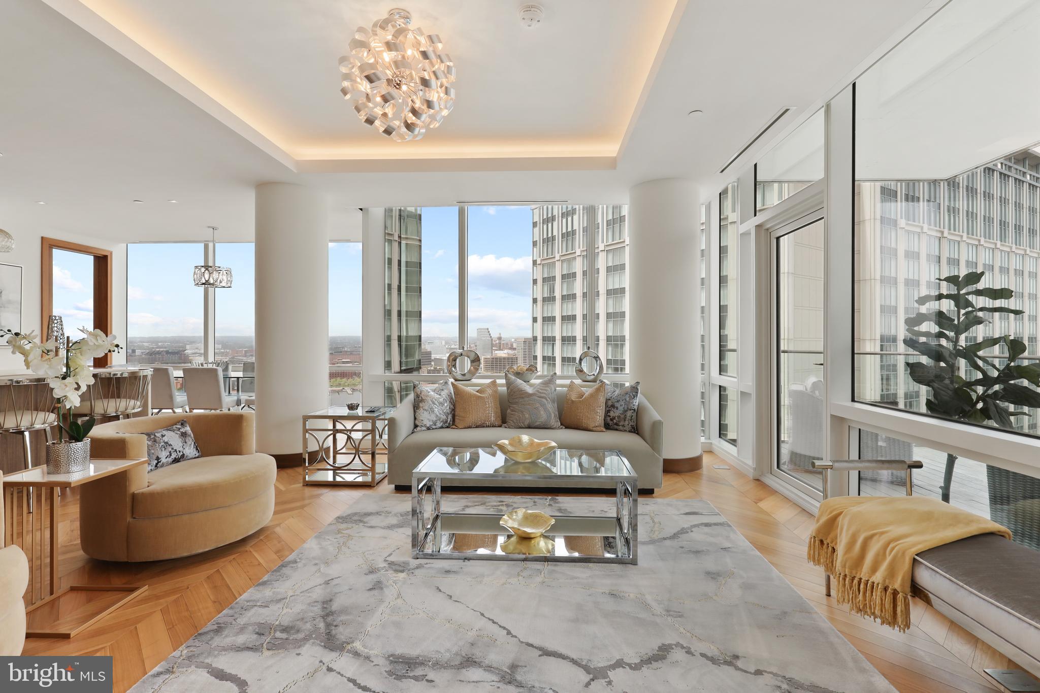 FOUR SEASONS PRIVATE RESIDENCES - Residential