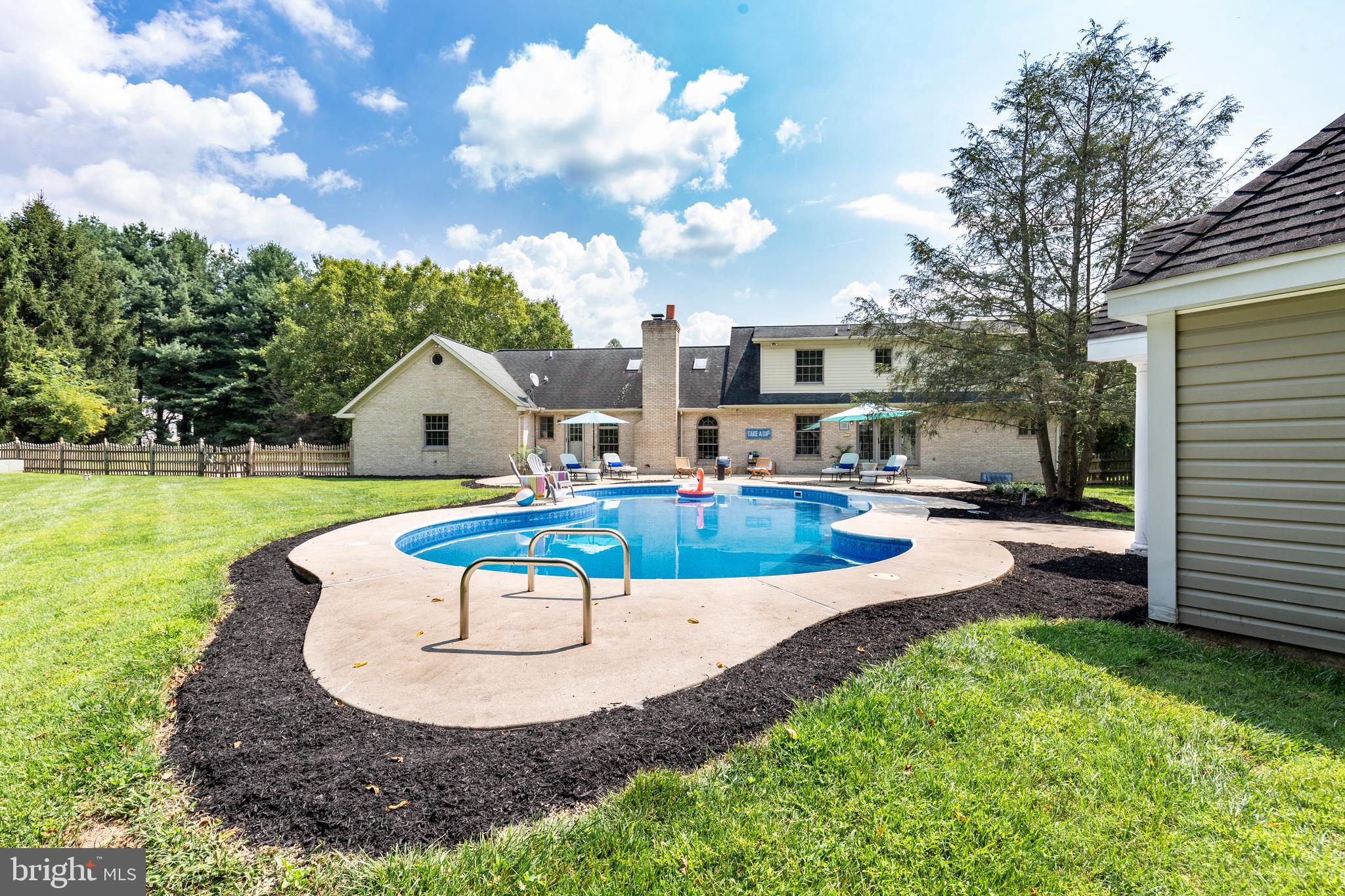 HAMPSTEAD - Residential