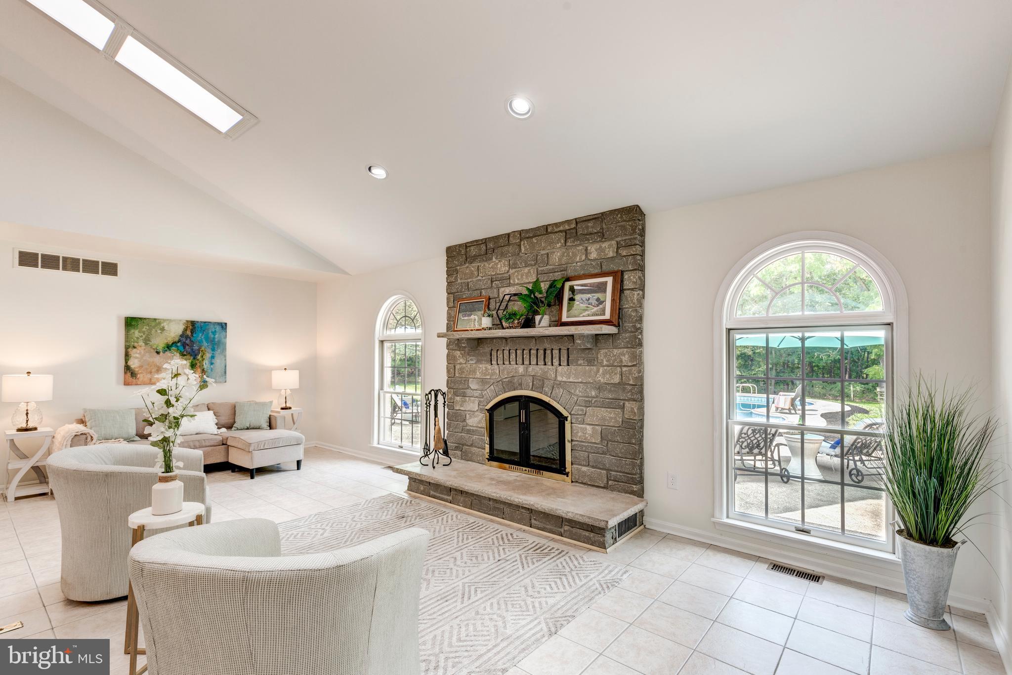 HAMPSTEAD - Residential