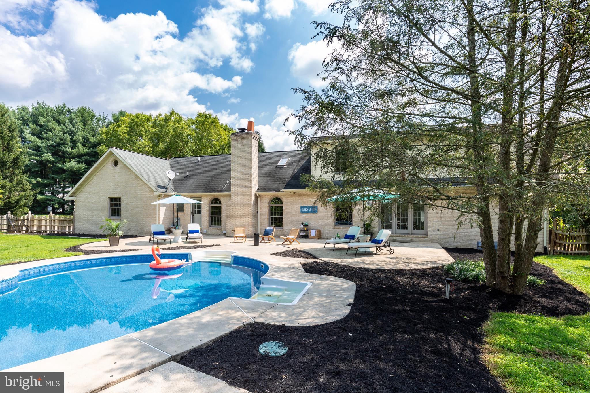 HAMPSTEAD - Residential