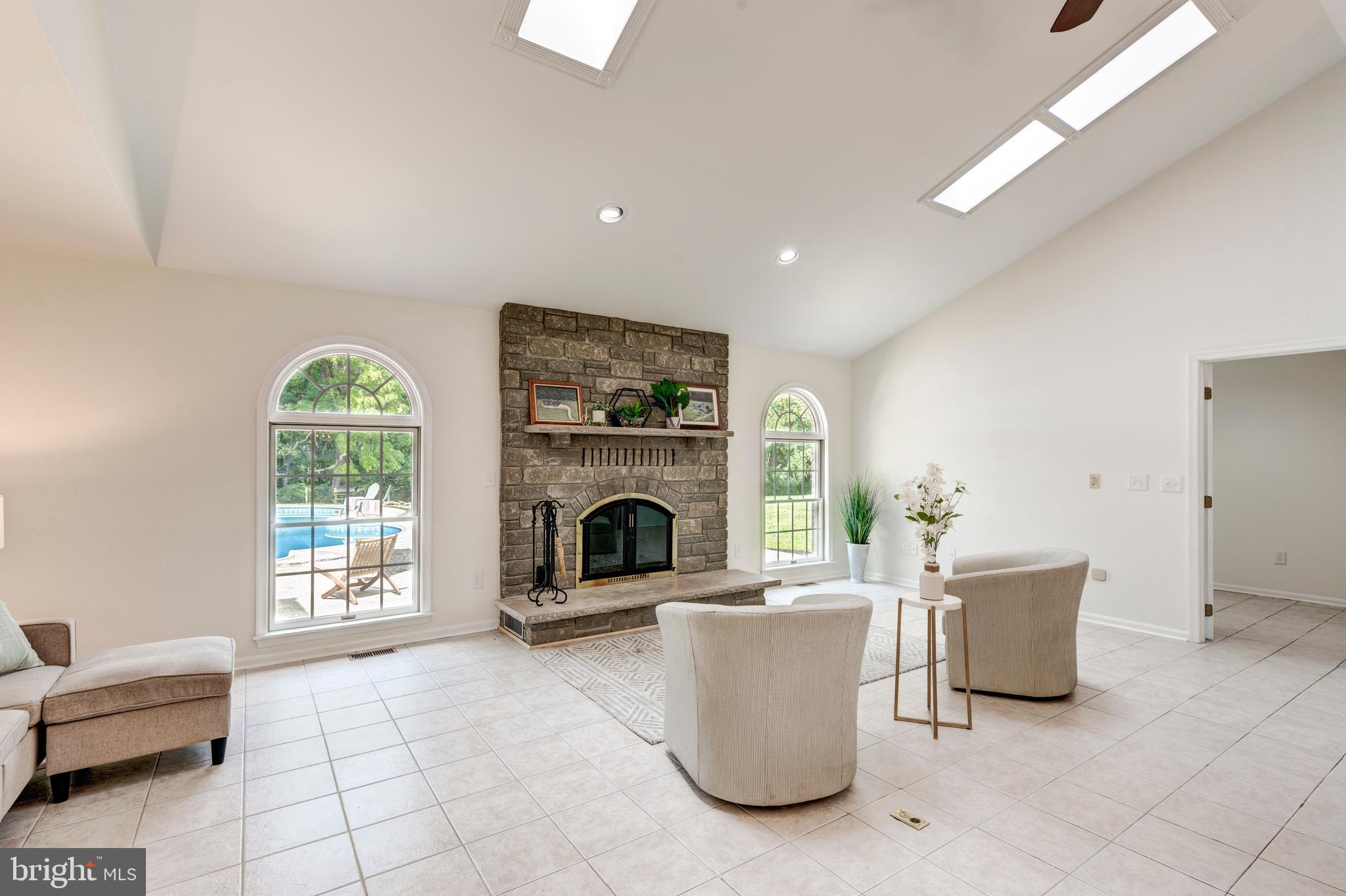 HAMPSTEAD - Residential