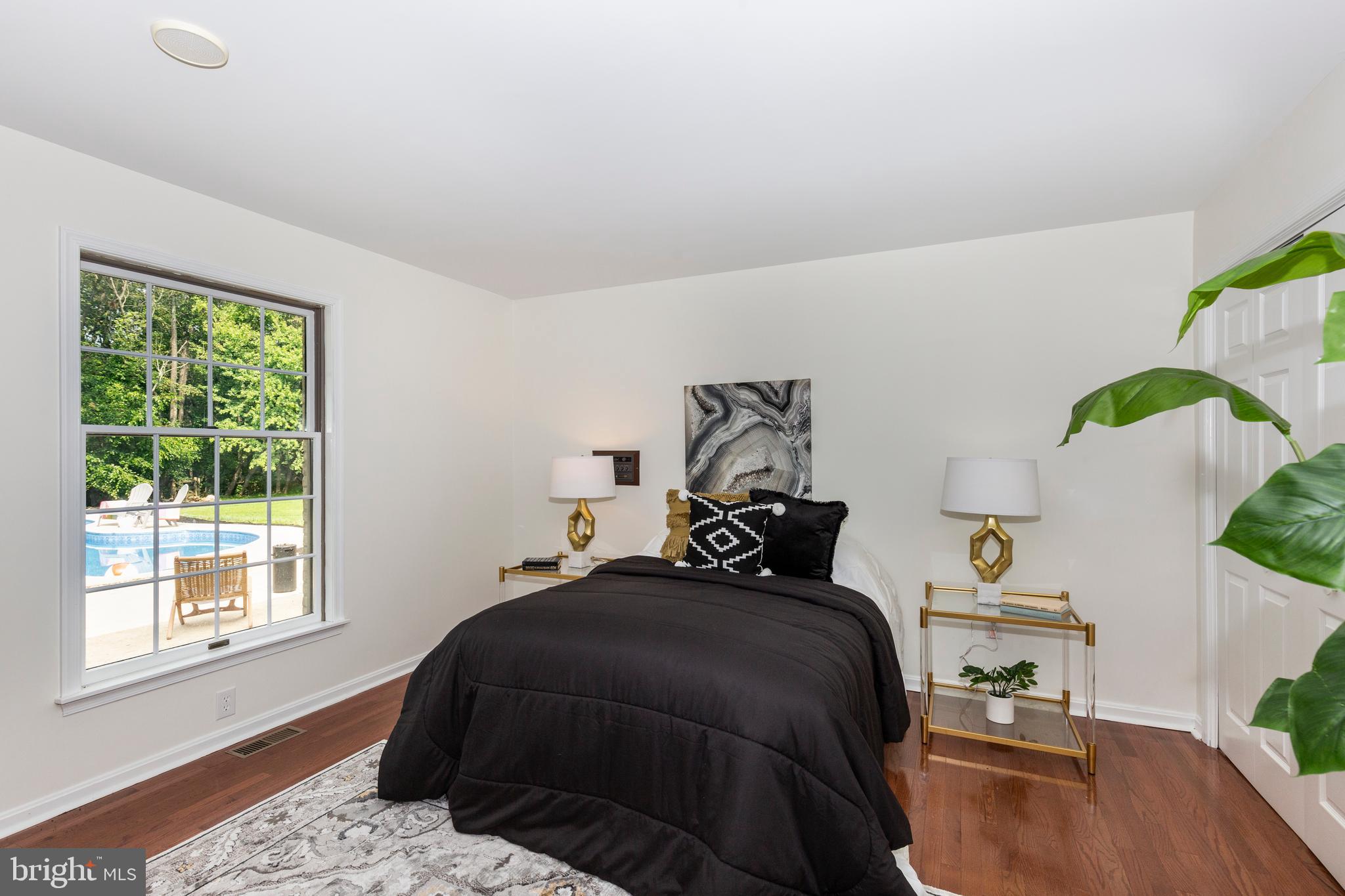 HAMPSTEAD - Residential