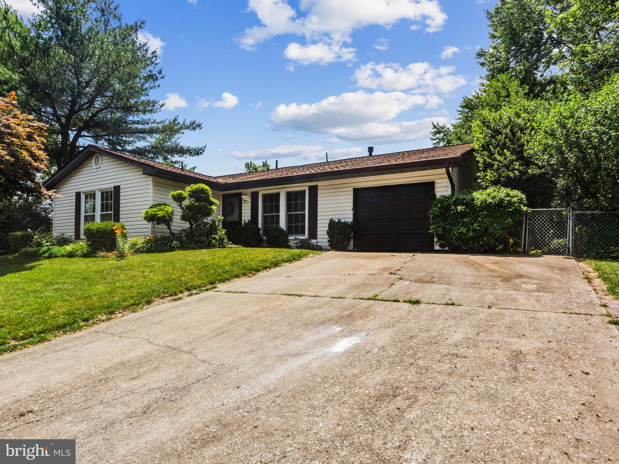 1933 HUGUENOT PLACE