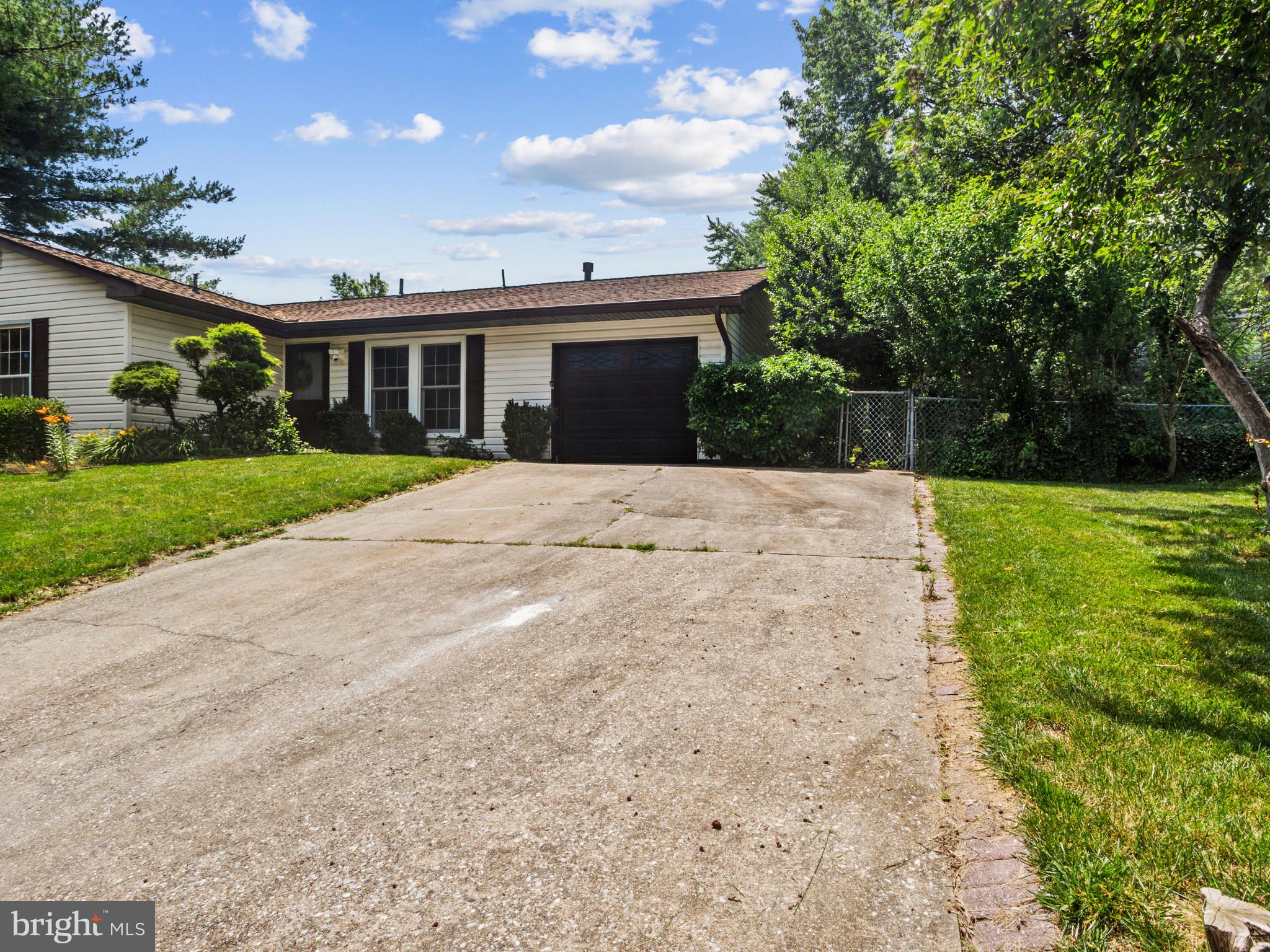 1933 HUGUENOT PLACE