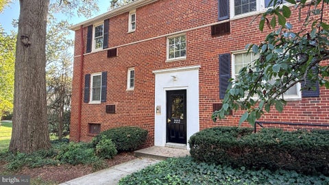 Photo of 222 N George Mason Drive #222-2, ARLINGTON, VA 22203 (MLS # VAAR2081070)
