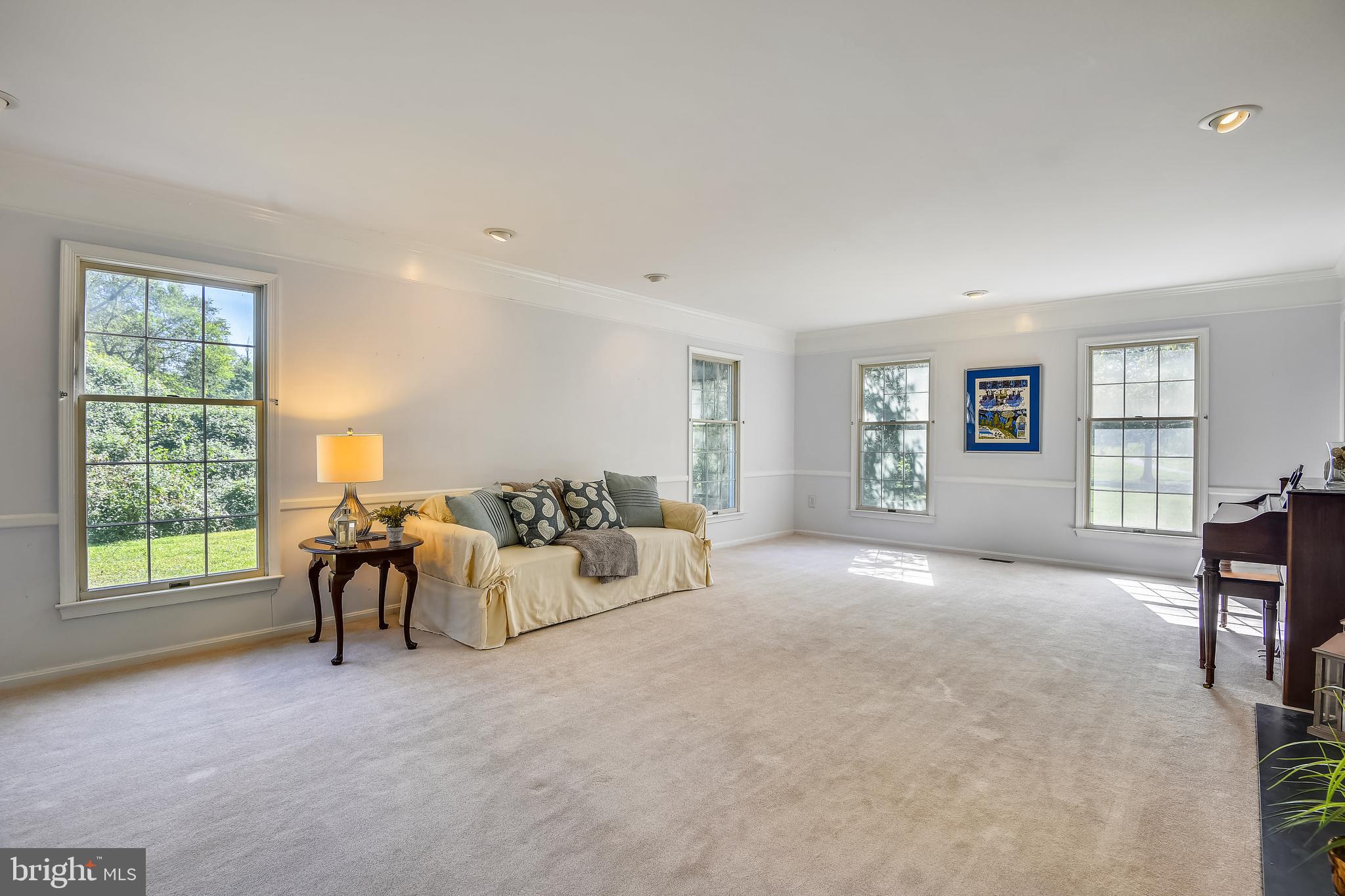 ROYALE GLEN - Residential