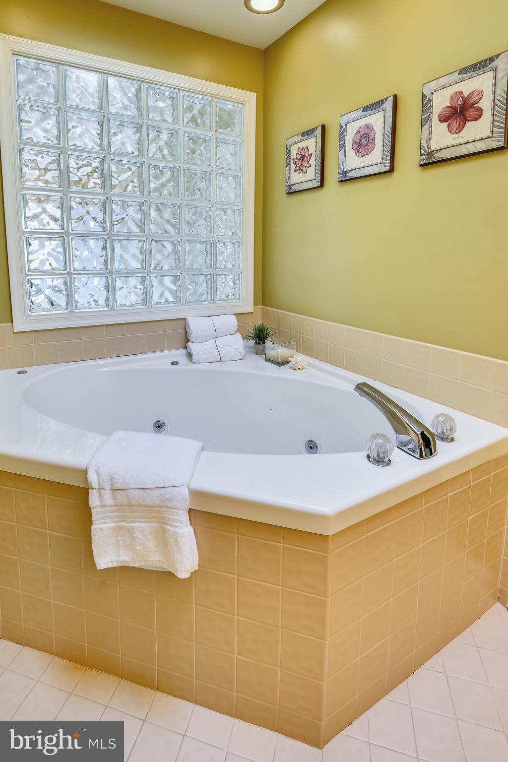 ROYALE GLEN - Residential