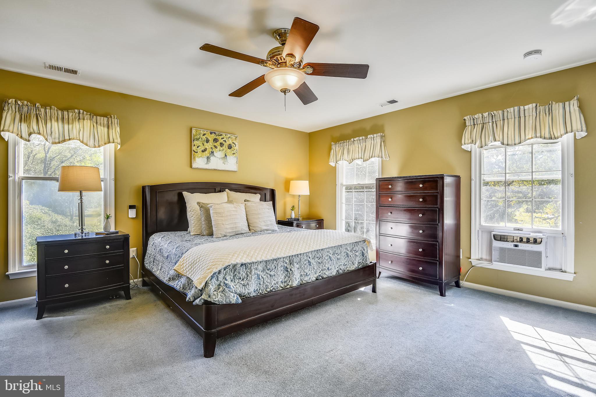 ROYALE GLEN - Residential