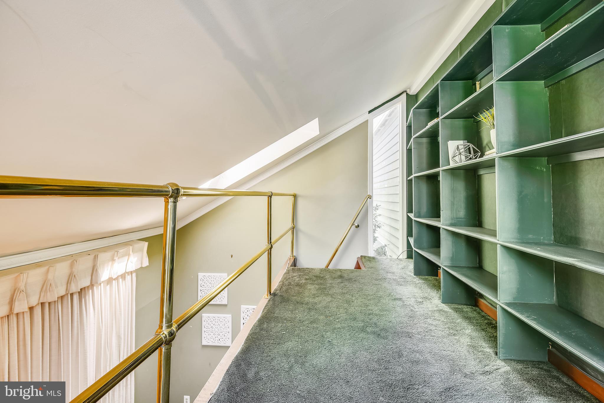 ROYALE GLEN - Residential