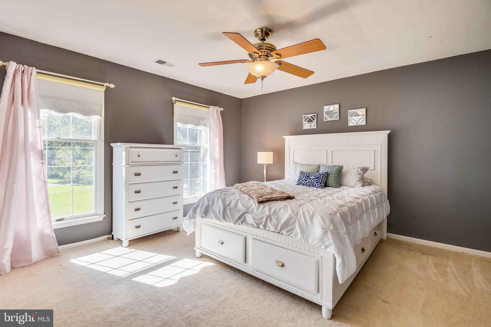 ROYALE GLEN - Residential