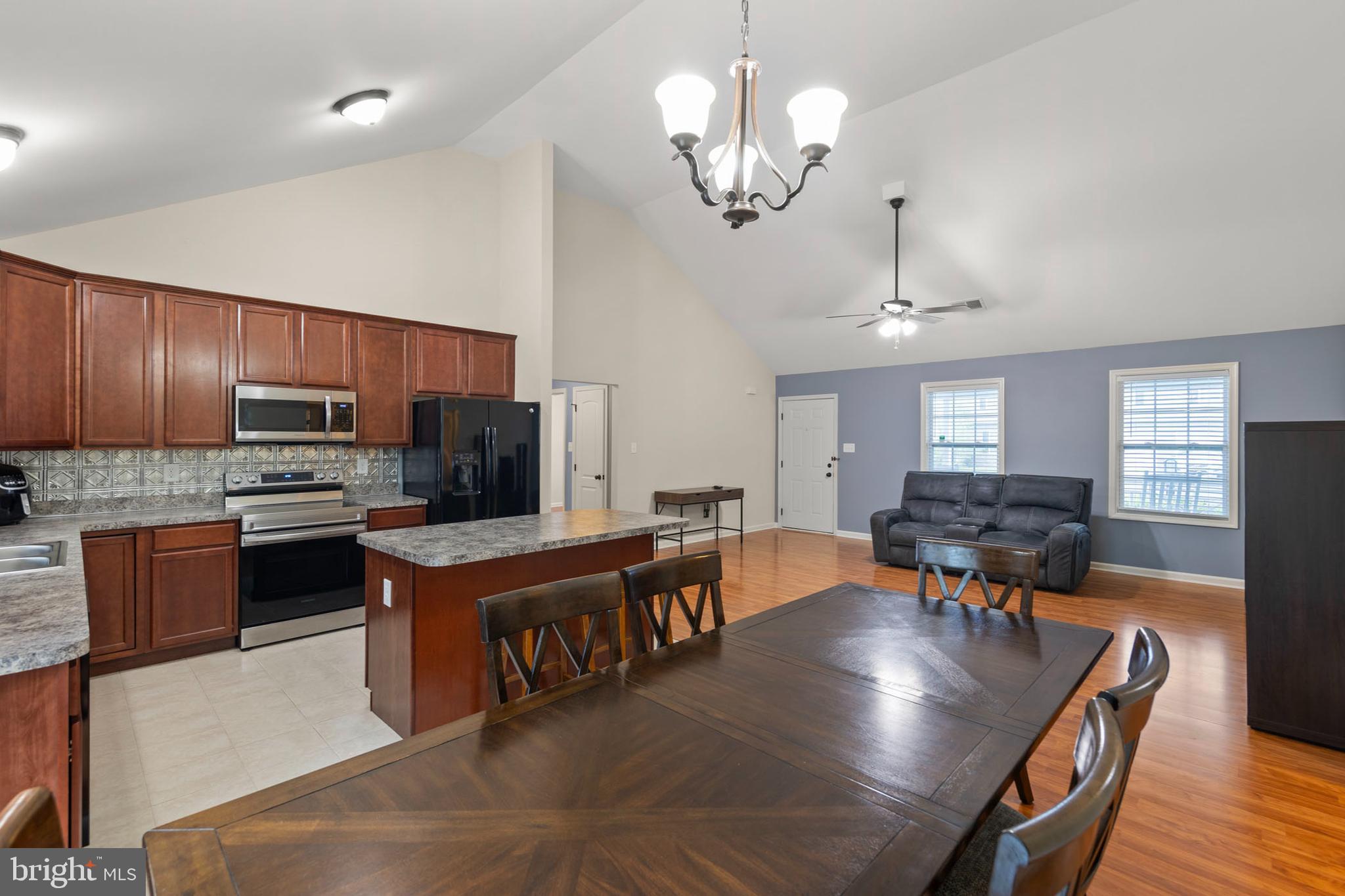 CRESTFIELD - Residential