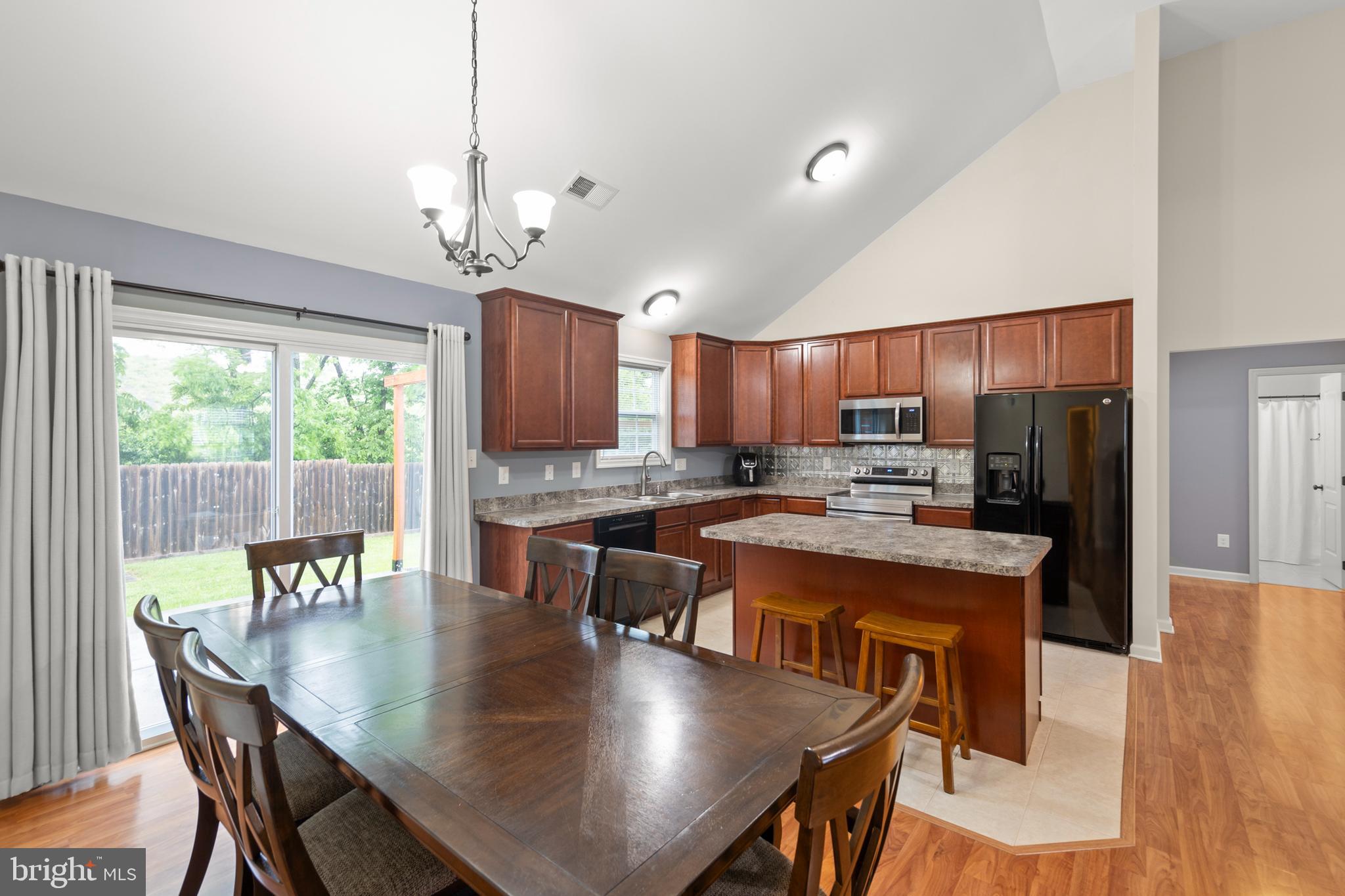 CRESTFIELD - Residential