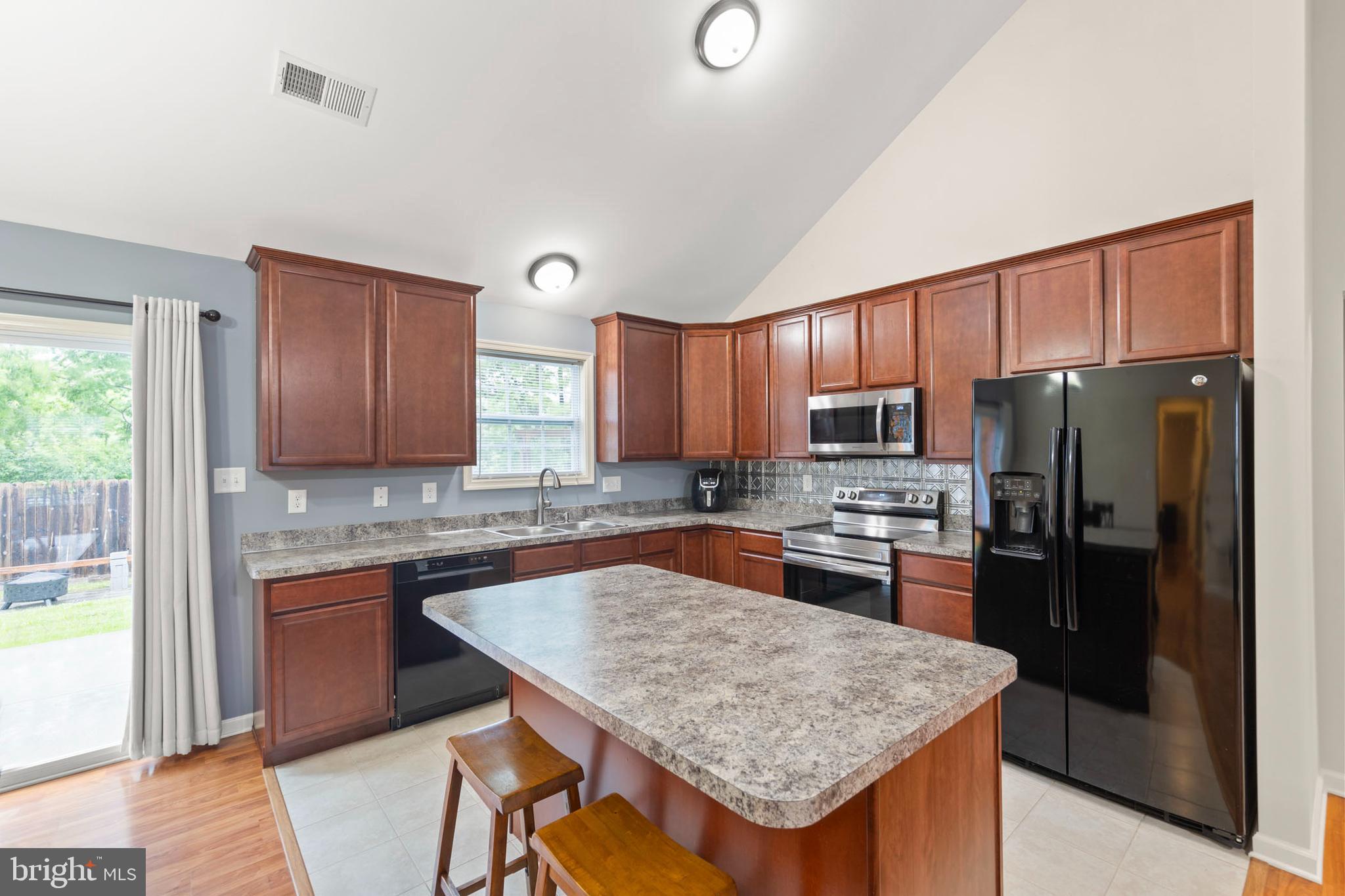 CRESTFIELD - Residential