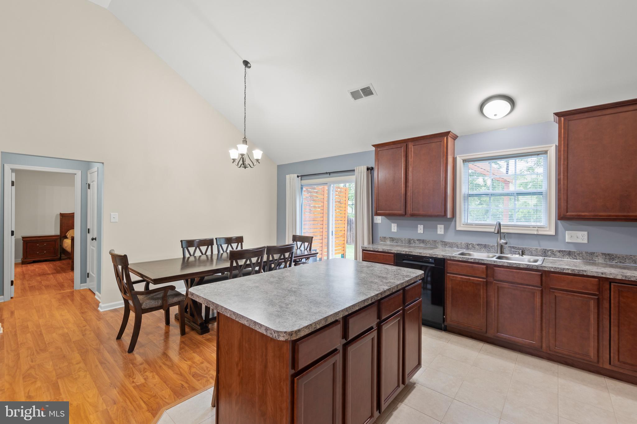 CRESTFIELD - Residential