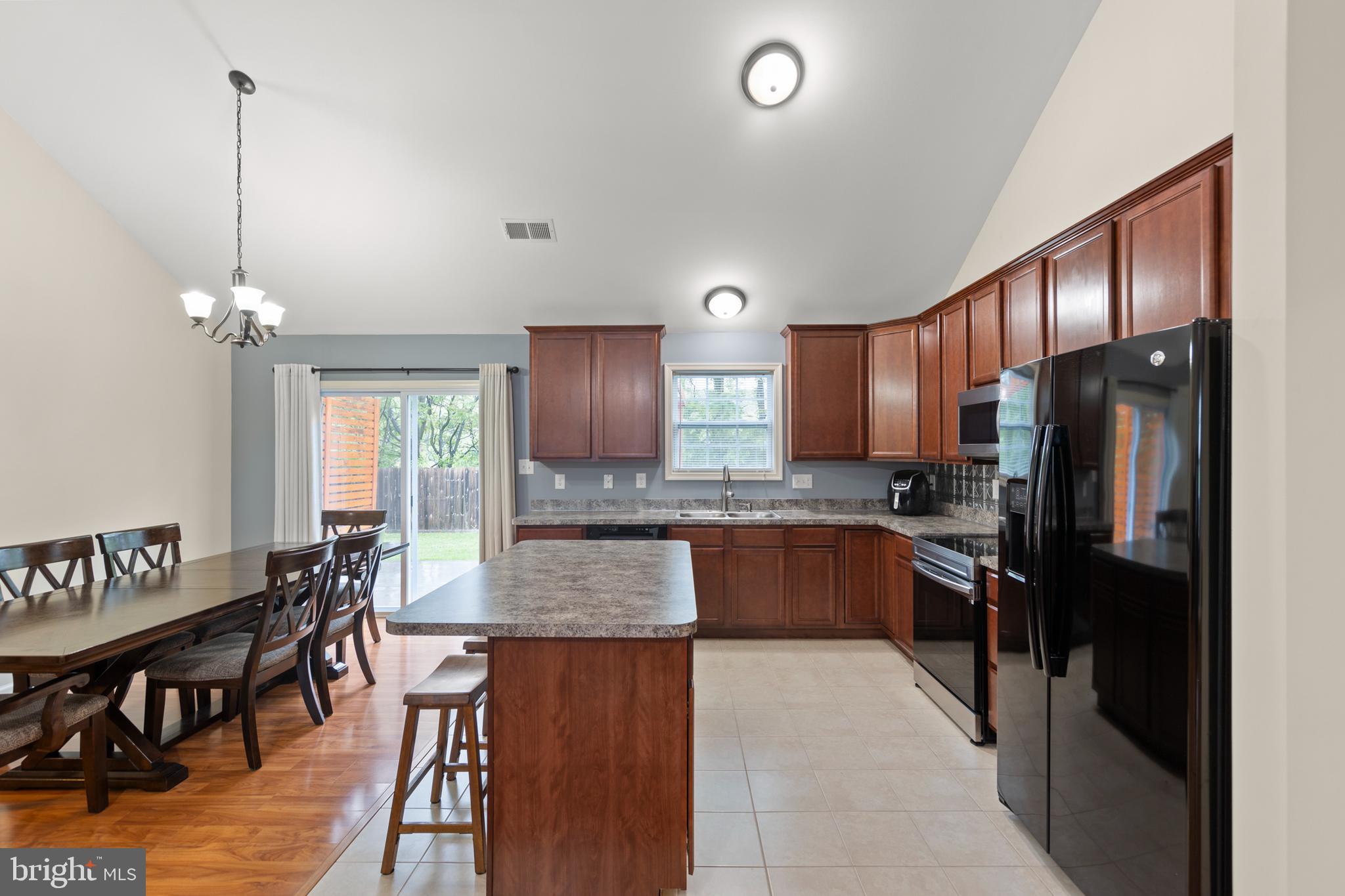 CRESTFIELD - Residential