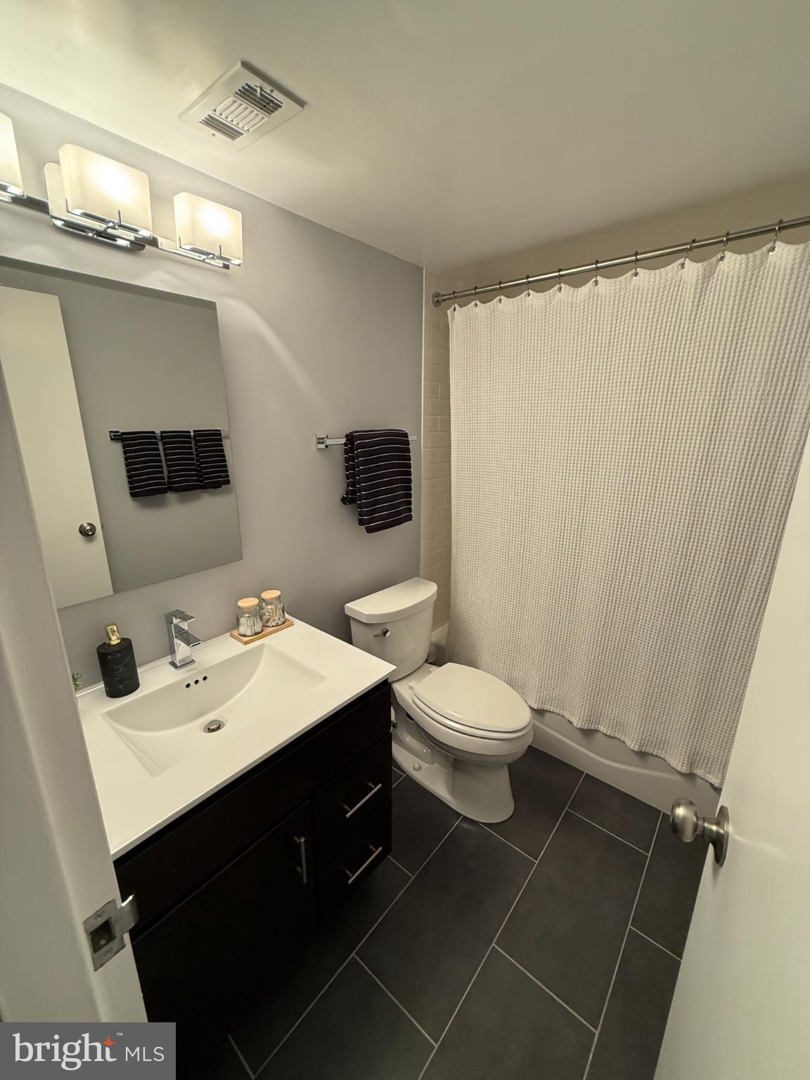 WOODLAKE TOWERS - Residential