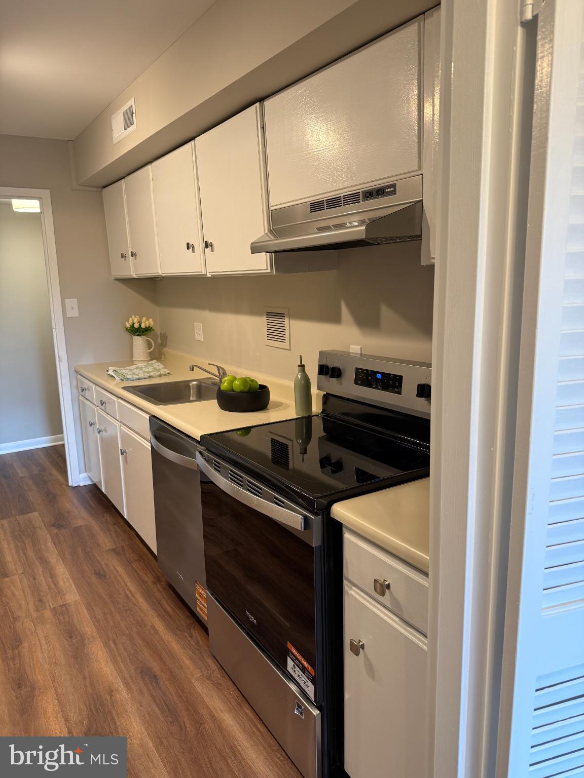 WOODLAKE TOWERS - Residential