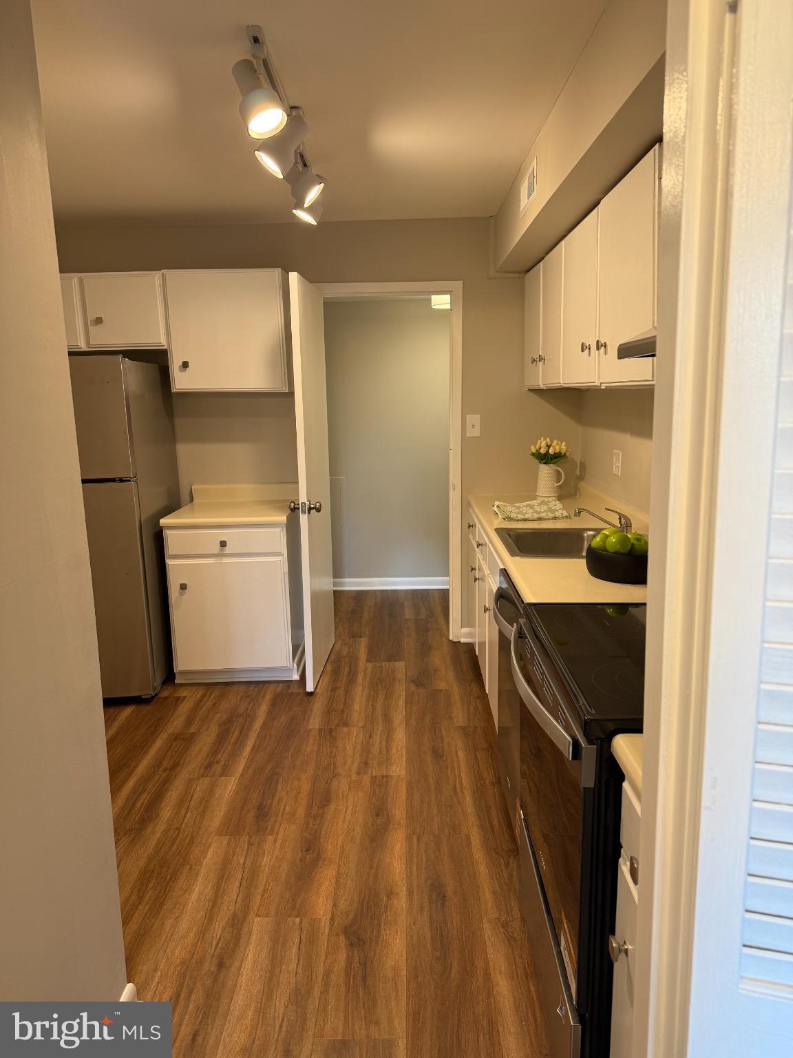 WOODLAKE TOWERS - Residential