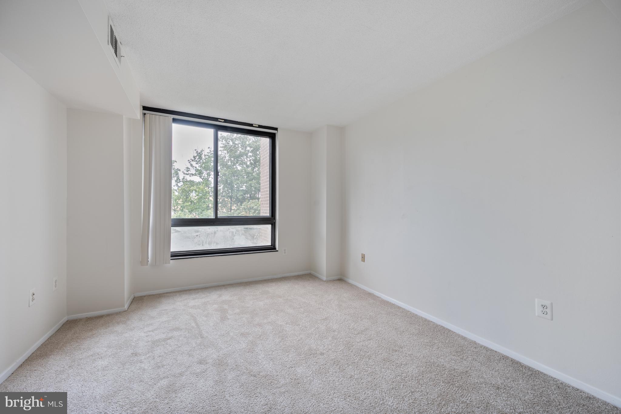 ENCORE OF MCLEAN - Residential