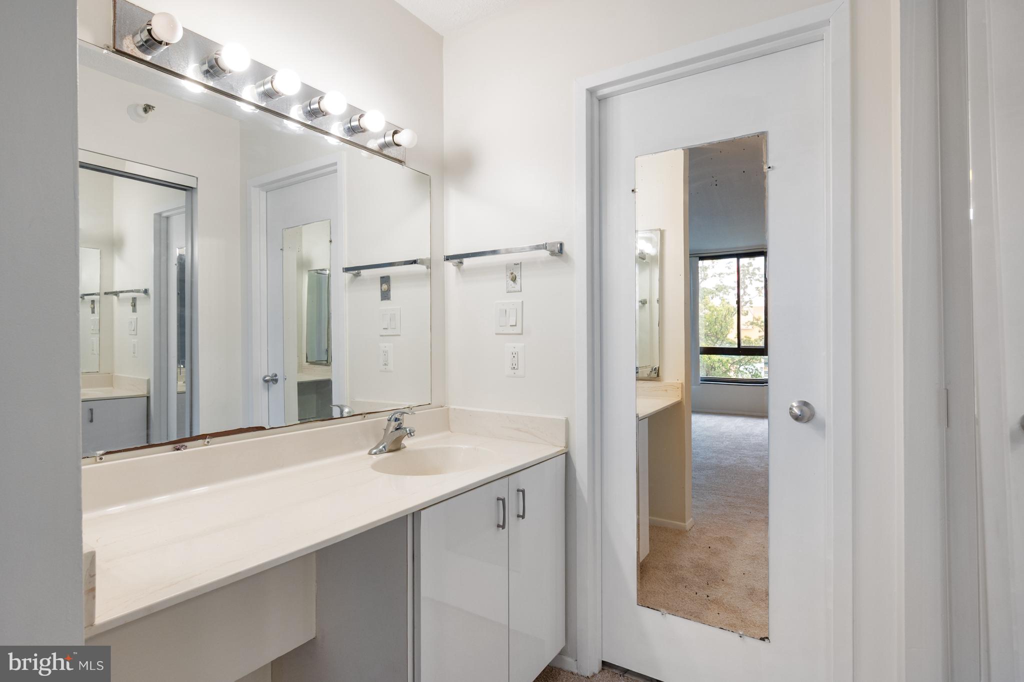 ENCORE OF MCLEAN - Residential