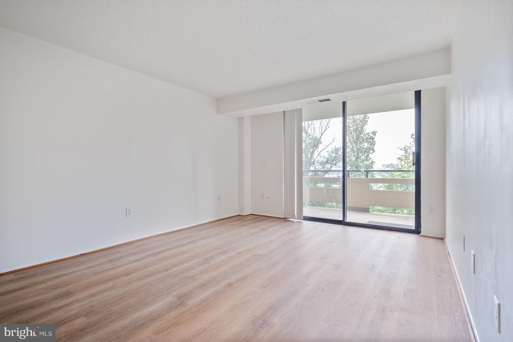 Photo of 1808 Old Meadow Road #1115, MCLEAN, VA 22102 (MLS # VAFX2273632)