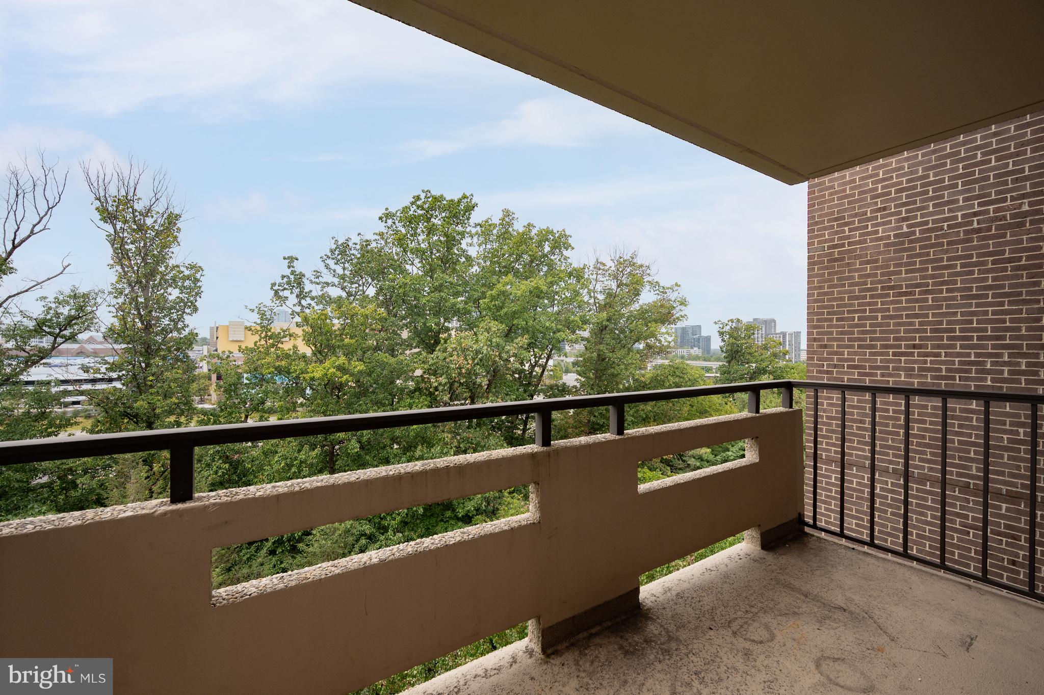 ENCORE OF MCLEAN - Residential