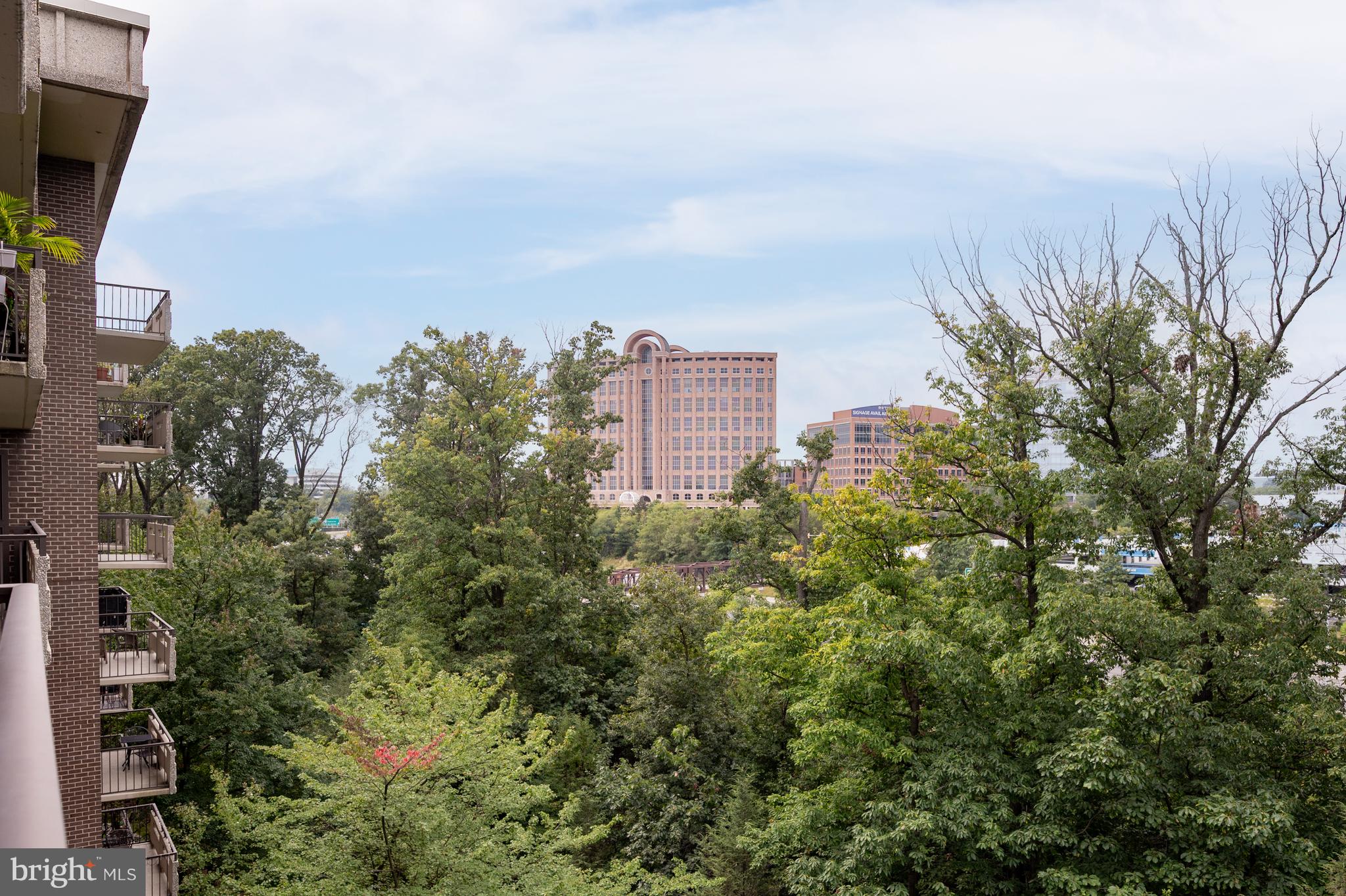 ENCORE OF MCLEAN - Residential