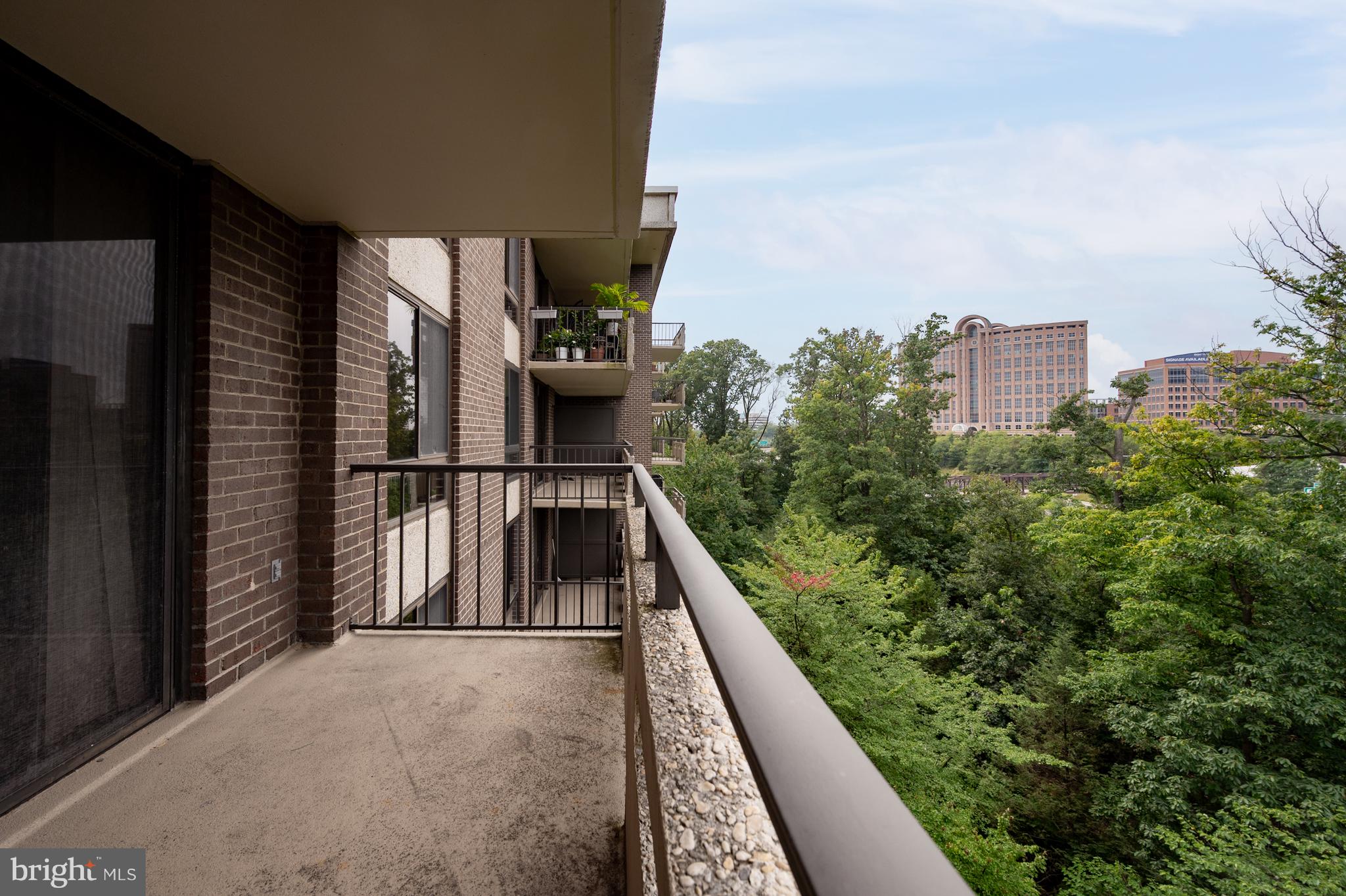 ENCORE OF MCLEAN - Residential