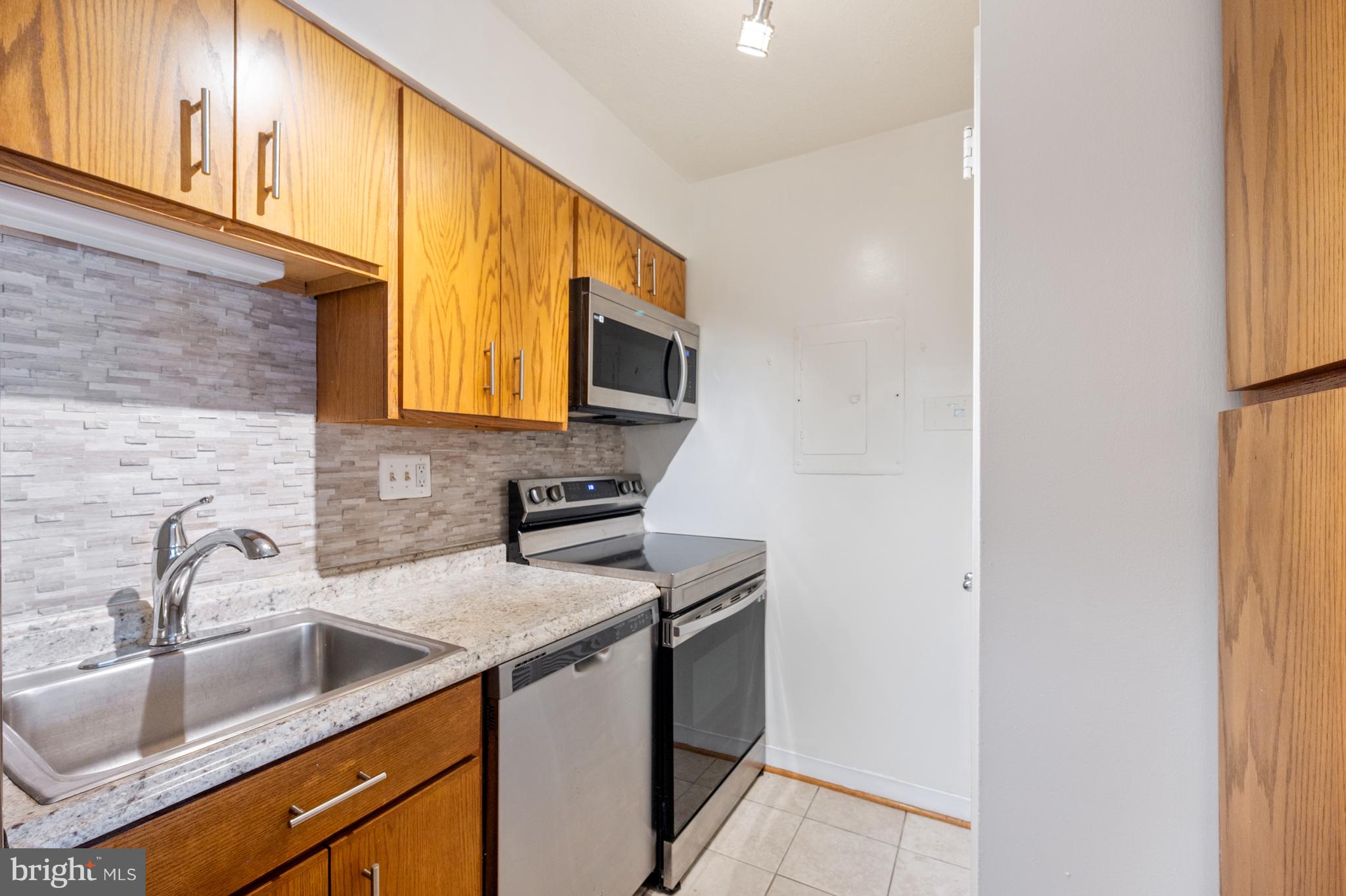 ENCORE OF MCLEAN - Residential