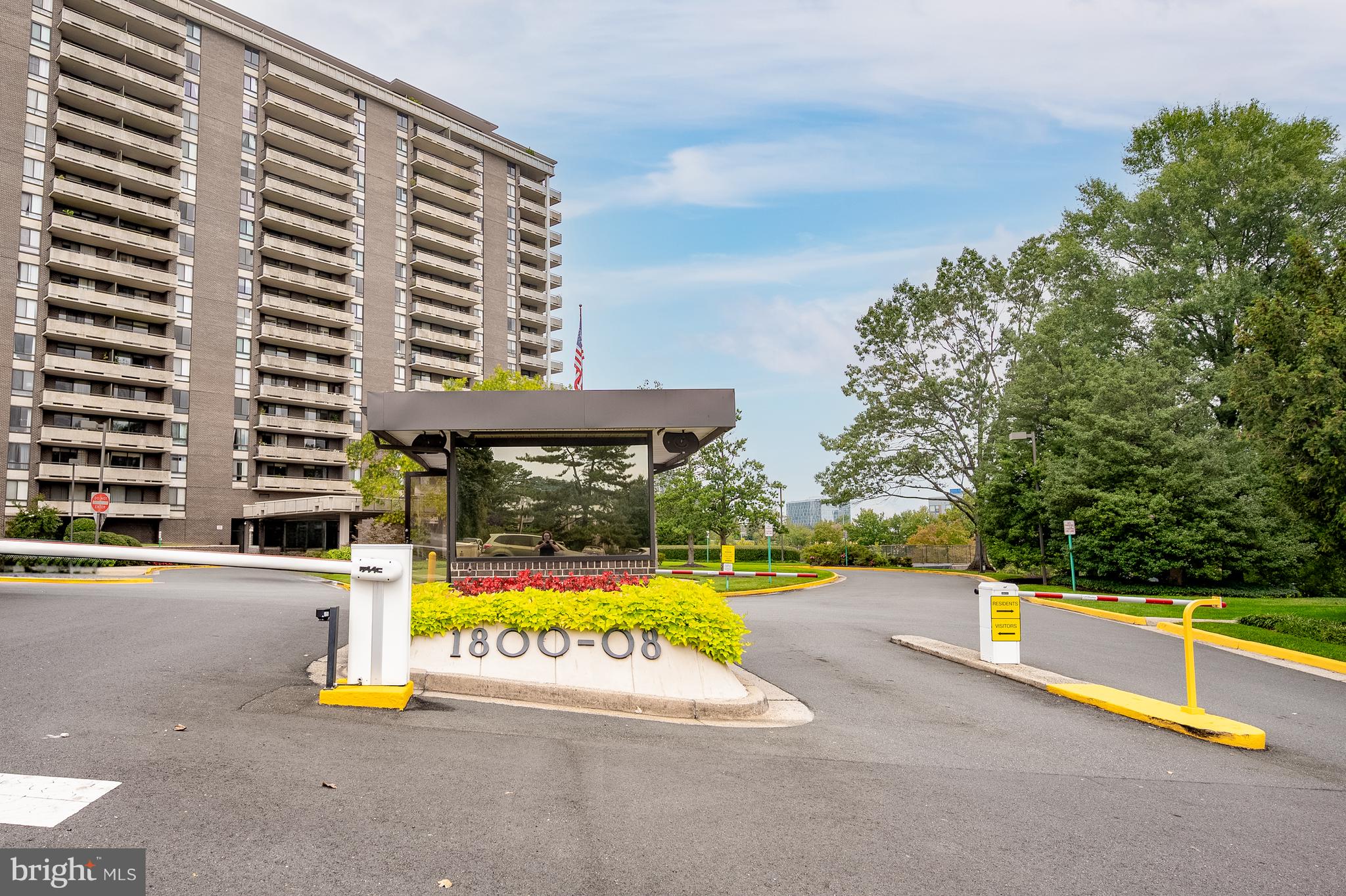 ENCORE OF MCLEAN - Residential