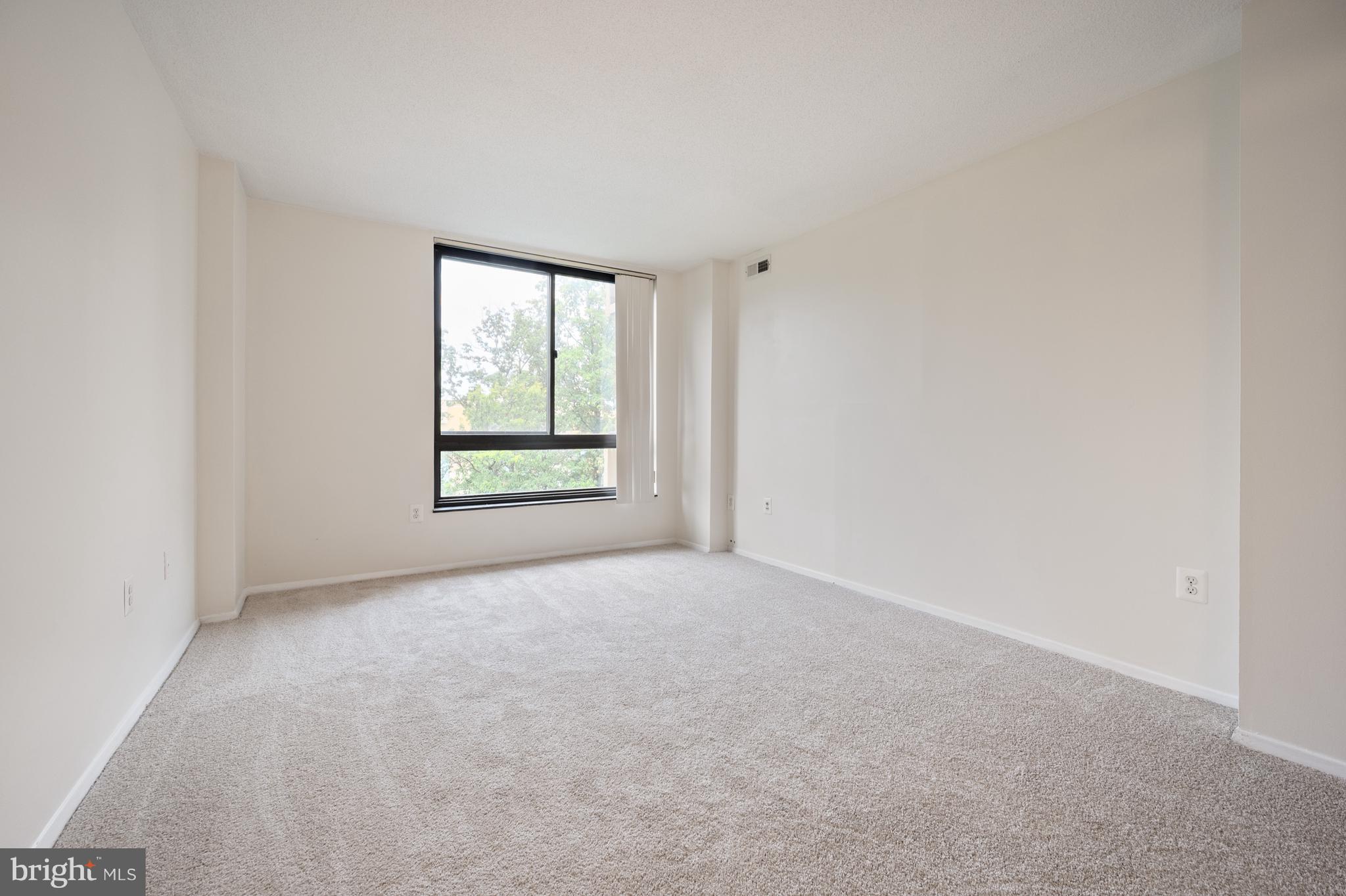 ENCORE OF MCLEAN - Residential