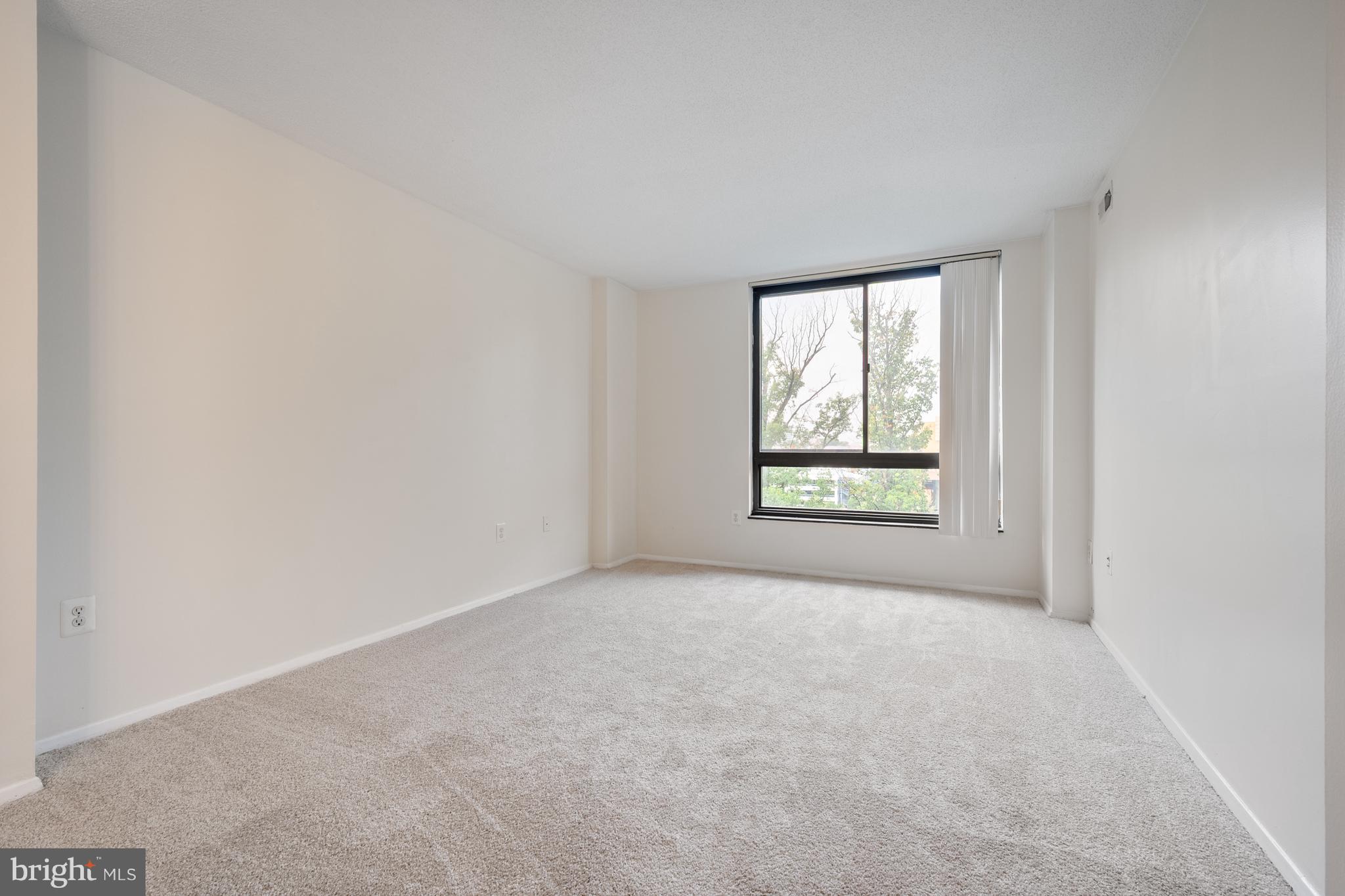 ENCORE OF MCLEAN - Residential