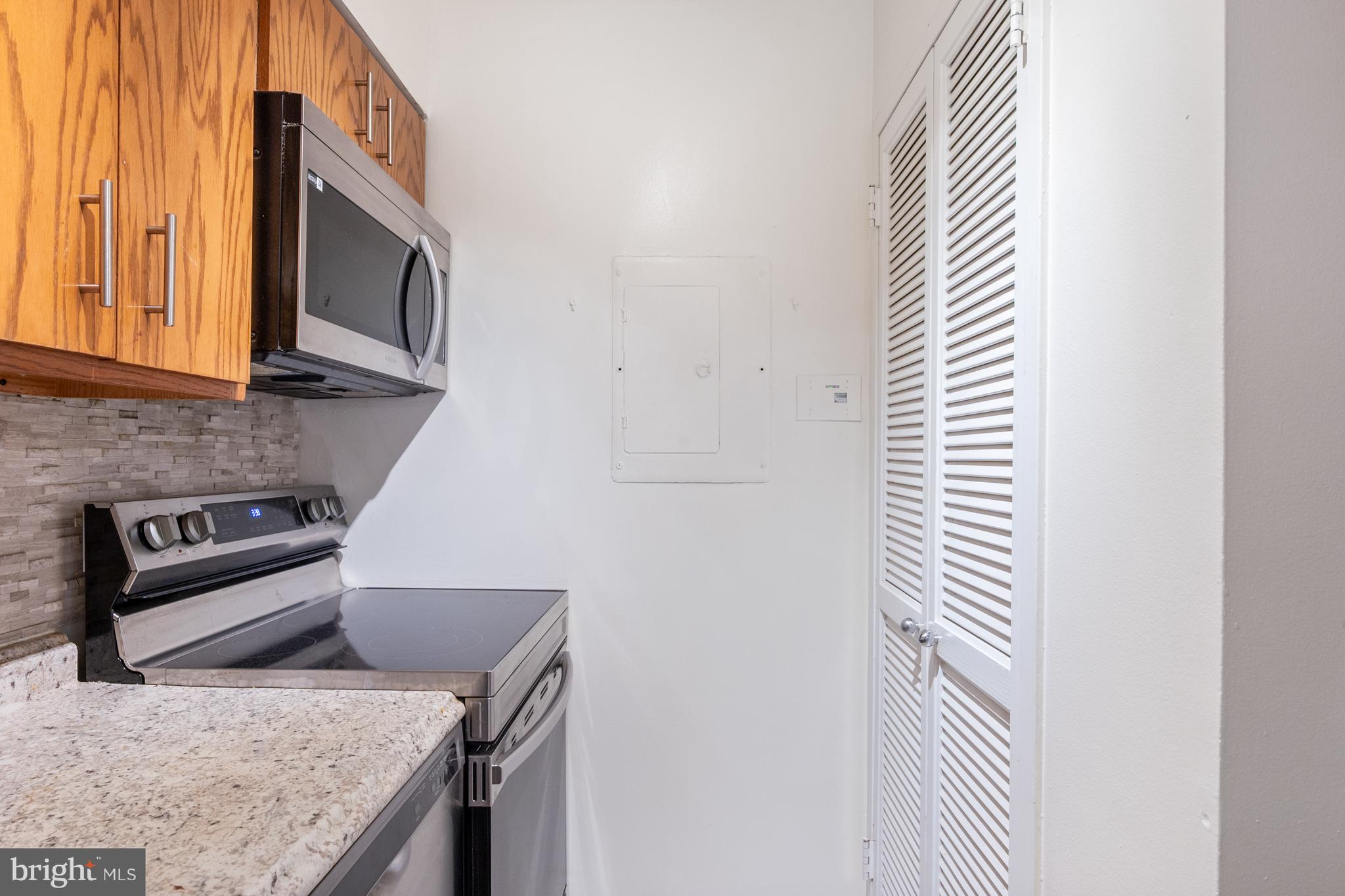 ENCORE OF MCLEAN - Residential