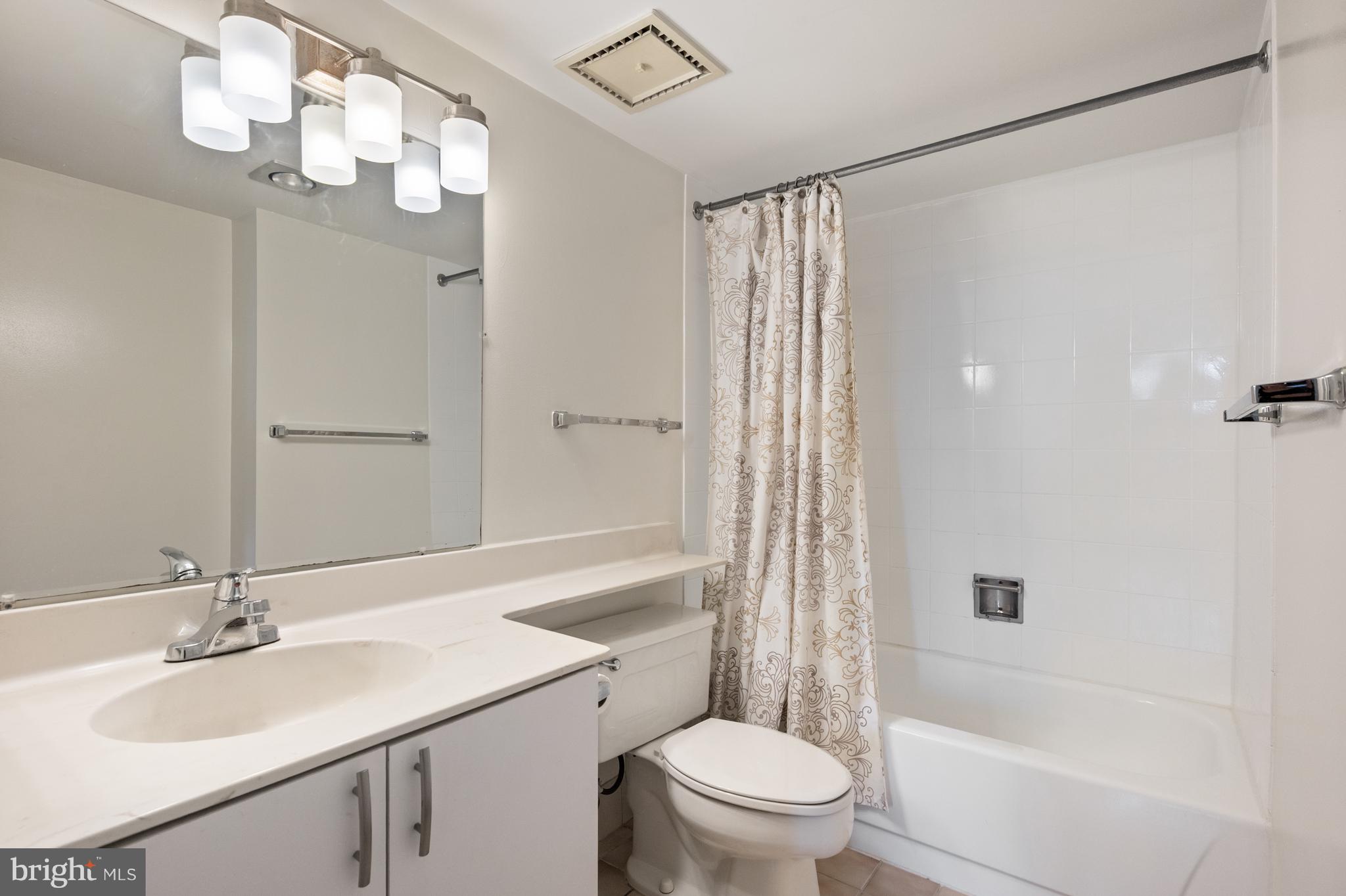 ENCORE OF MCLEAN - Residential