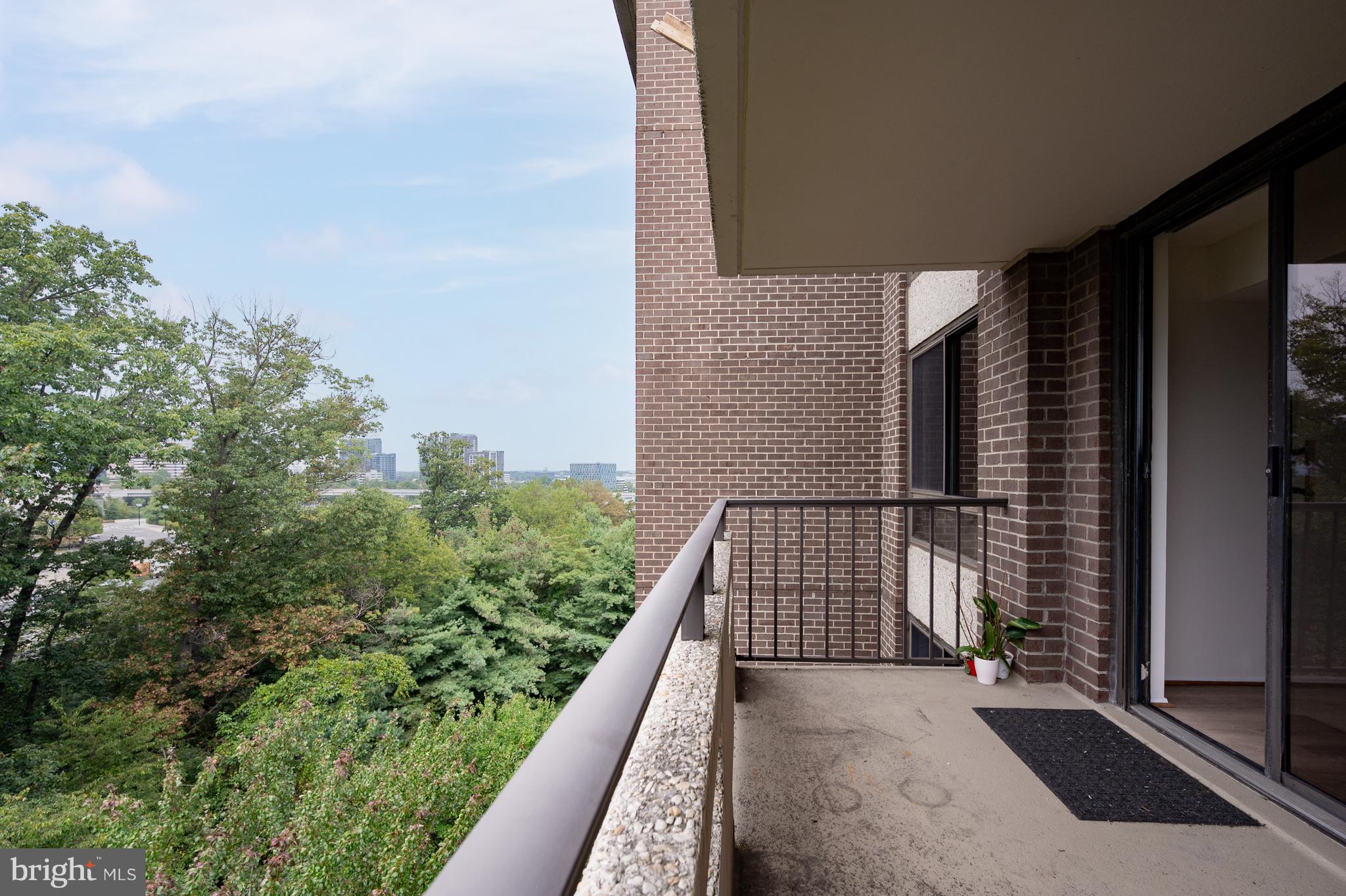 ENCORE OF MCLEAN - Residential