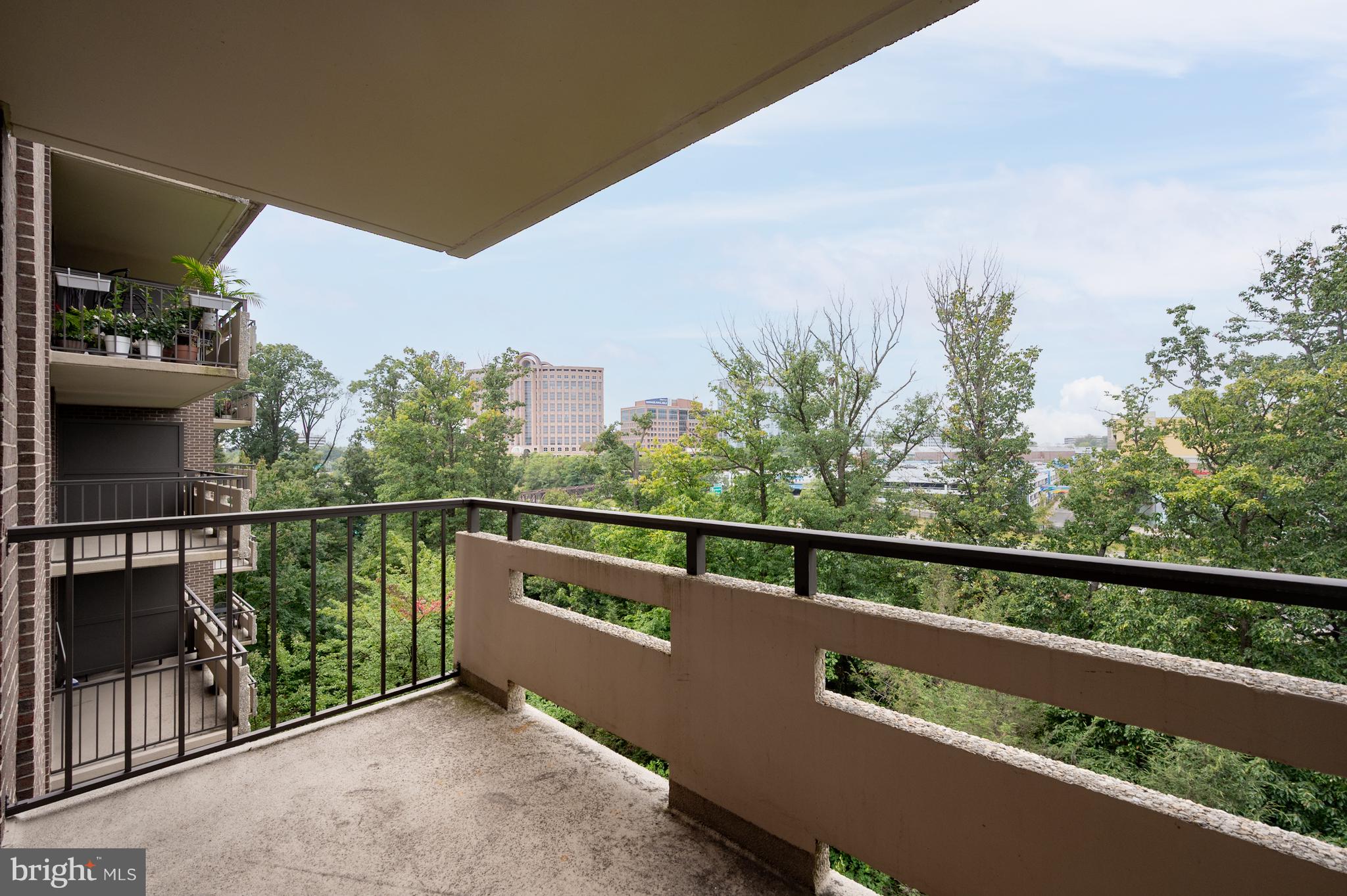 ENCORE OF MCLEAN - Residential