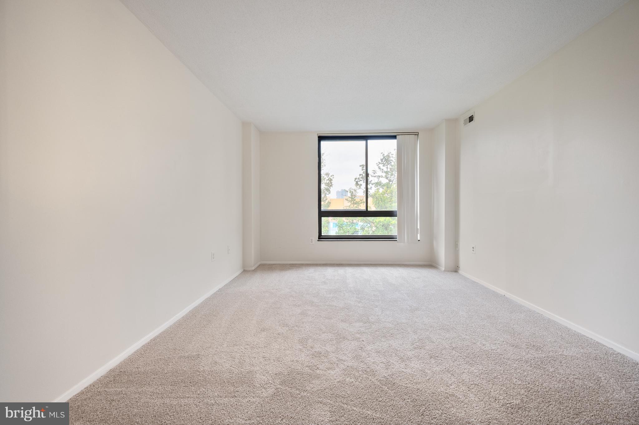 ENCORE OF MCLEAN - Residential