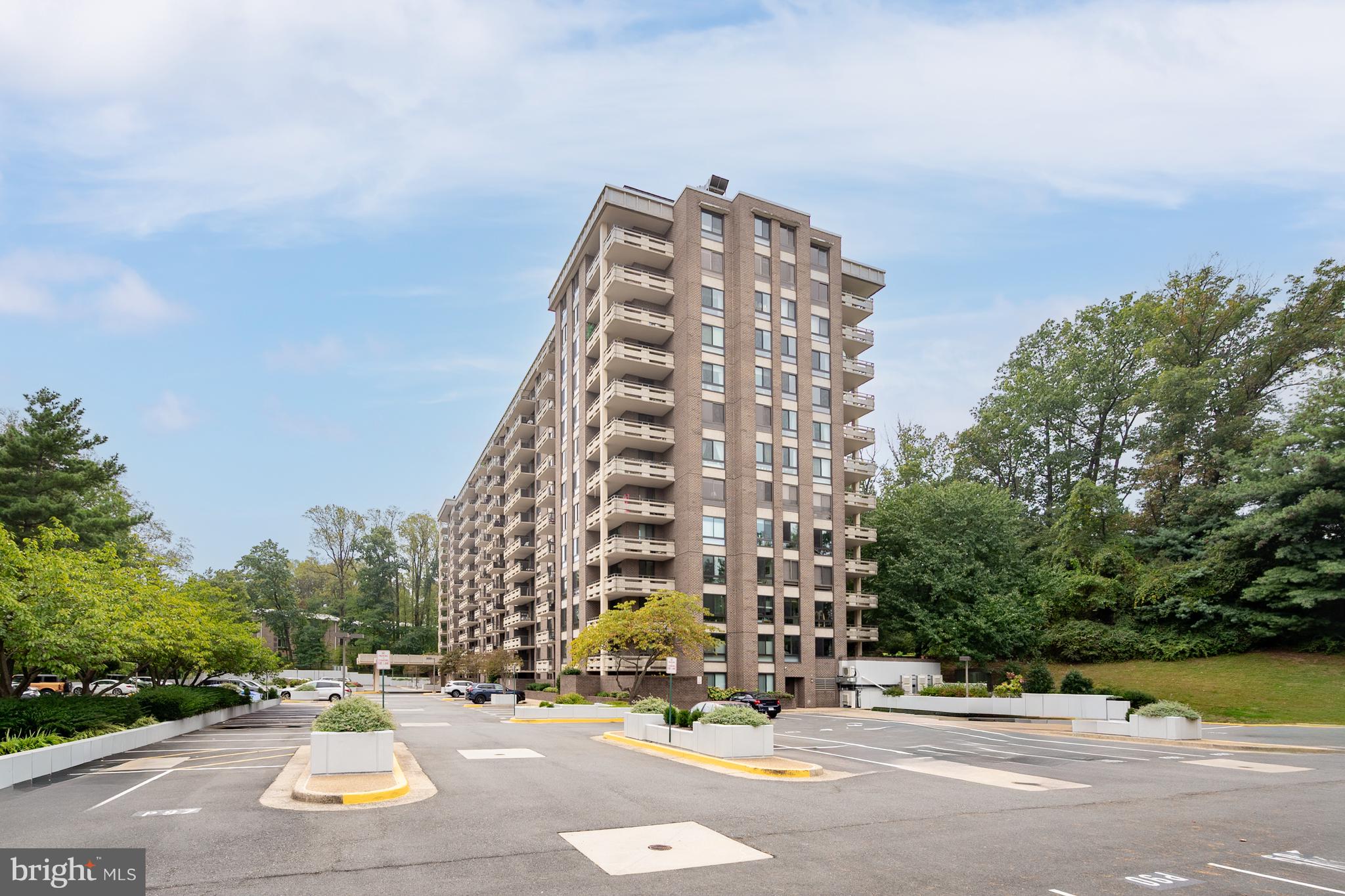 ENCORE OF MCLEAN - Residential