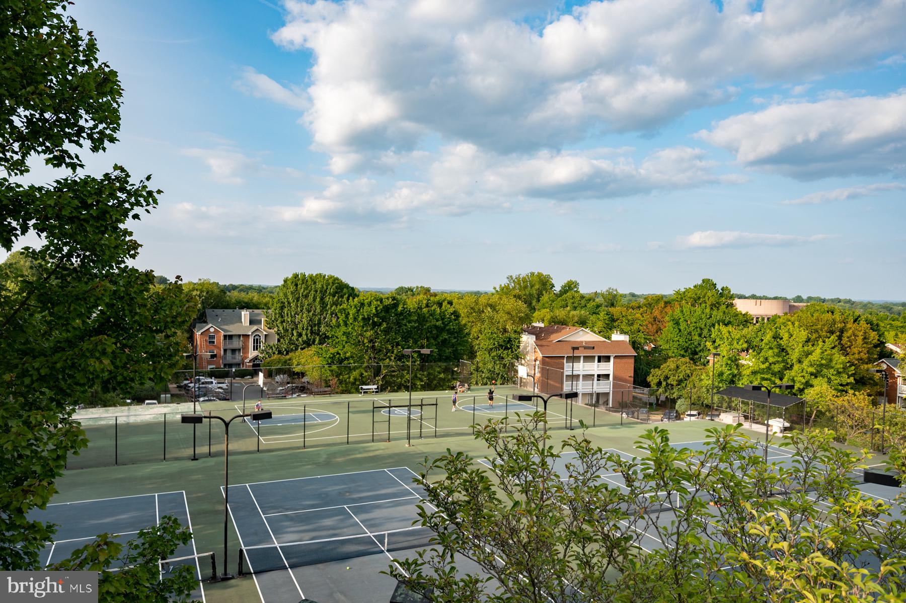 ENCORE OF MCLEAN - Residential