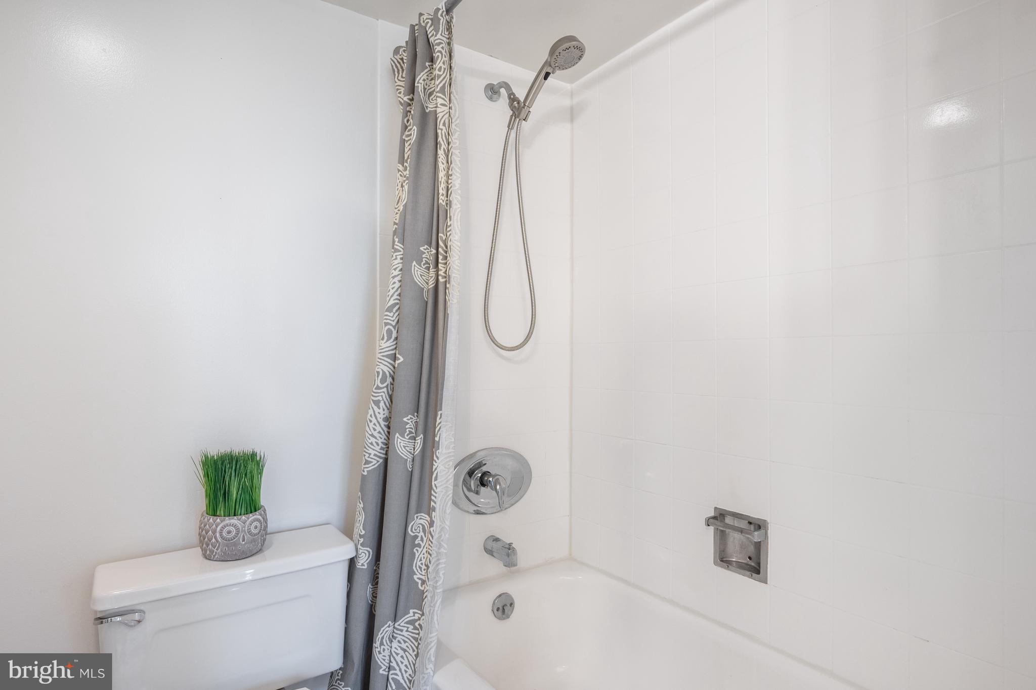 ENCORE OF MCLEAN - Residential