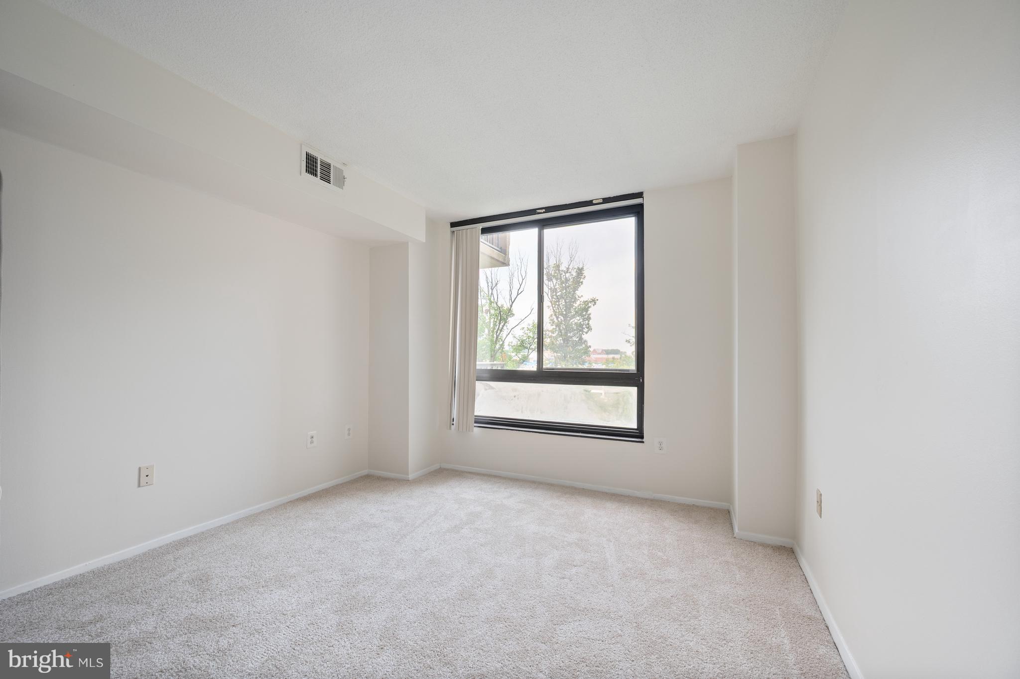 ENCORE OF MCLEAN - Residential