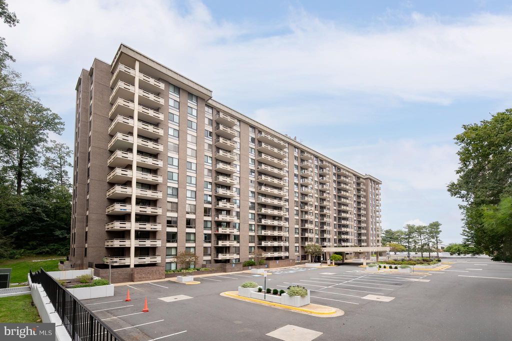 Photo of 1808 Old Meadow Road #1115, MCLEAN, VA 22102 (MLS # VAFX2273632)