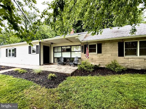 Photo of 1108 Cromwell Road, GLENSIDE, PA 19038 (MLS # PAMC2180622)